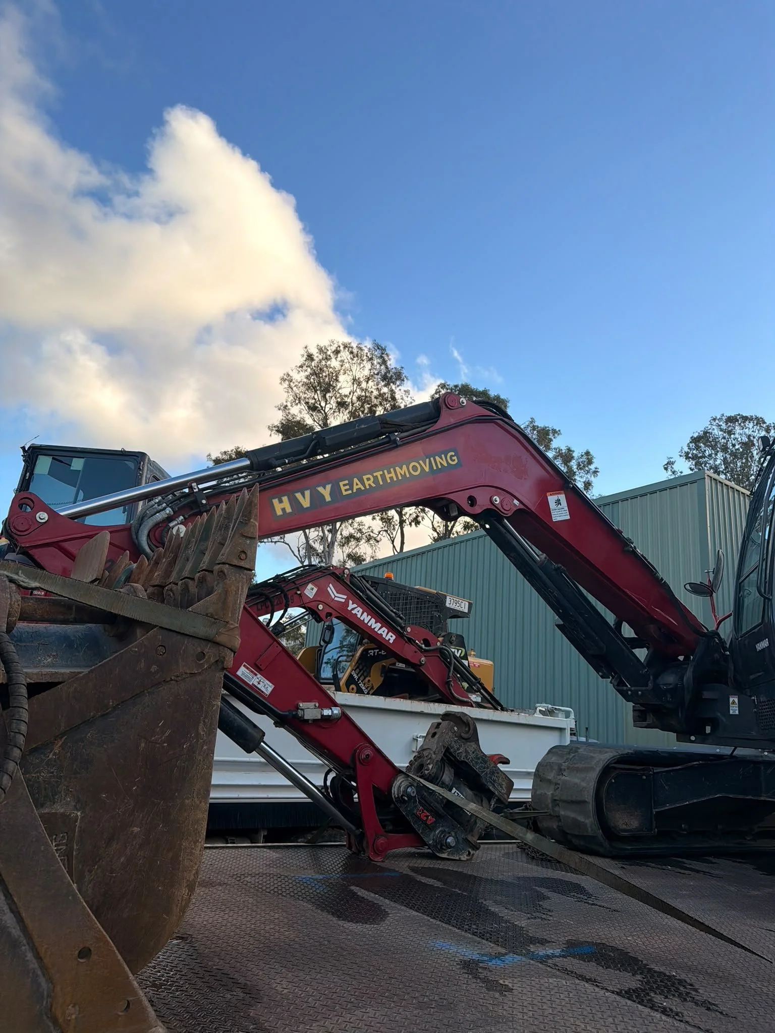 Excavator For Retaining Walls Image