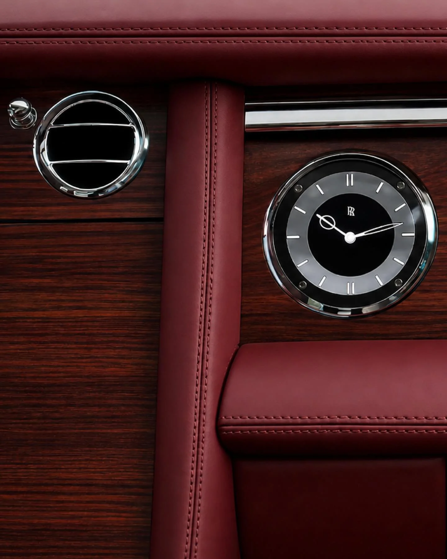 Time, made visible.

In the Vespyre, the dashboard clock becomes a focal point&mdash;deliberately oversized, quietly assertive. A round form set against an otherwise linear architecture, it introduces a moment of pause within the forward motion of th