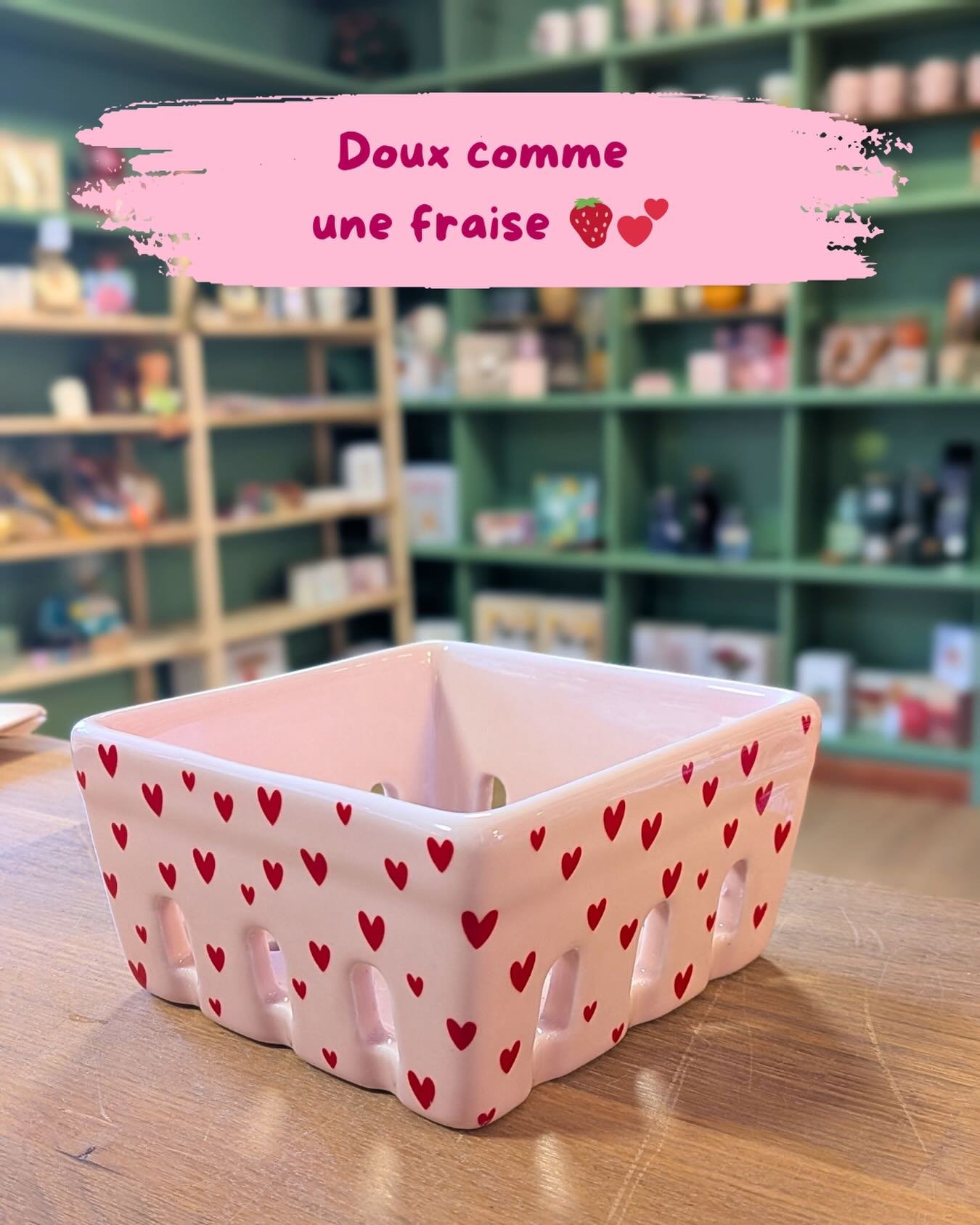 🇫🇷 Pour vos petits bonheurs sucr&eacute;s 🍓
🇳🇱 Voor je kleine zoete gelukjes 🍓
🇬🇧 For your little sweet joys 🍓

📍 Le Panier d&rsquo;Osier
16 route du Limousin
24800 St. Sulpice d&rsquo;Excideuil
#lepanierdosier #strawberry #bowl #sweet #cut