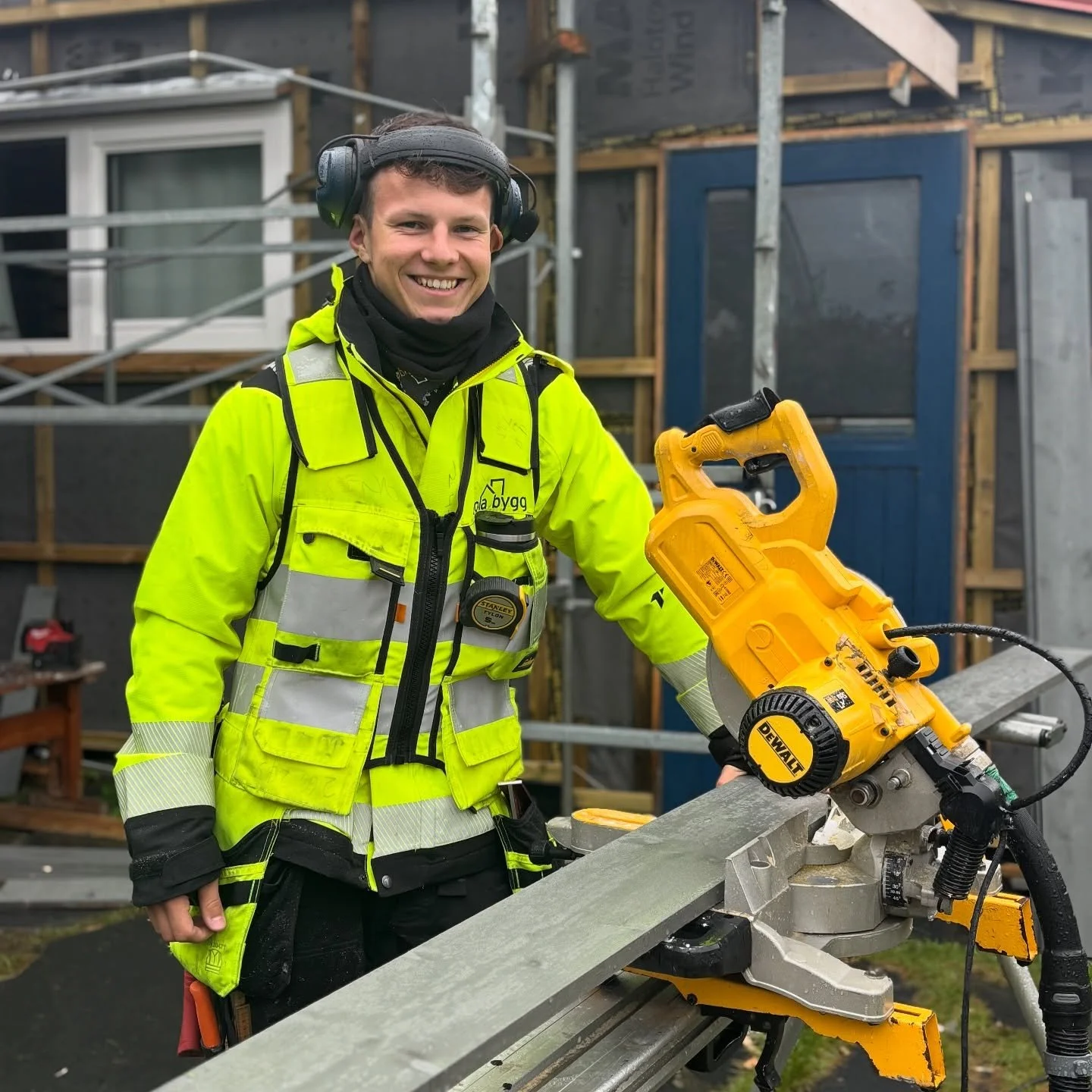 ✨ Vi &oslash;nsker Sola Bygg velkommen som nytt medlem hos oss! Kjempekjekt &aring; bes&oslash;ke de nye l&aelig;rlingene deres 👷&zwj;♂️🔨 Vi gleder oss til &aring; f&oslash;lge dere videre! 🙌