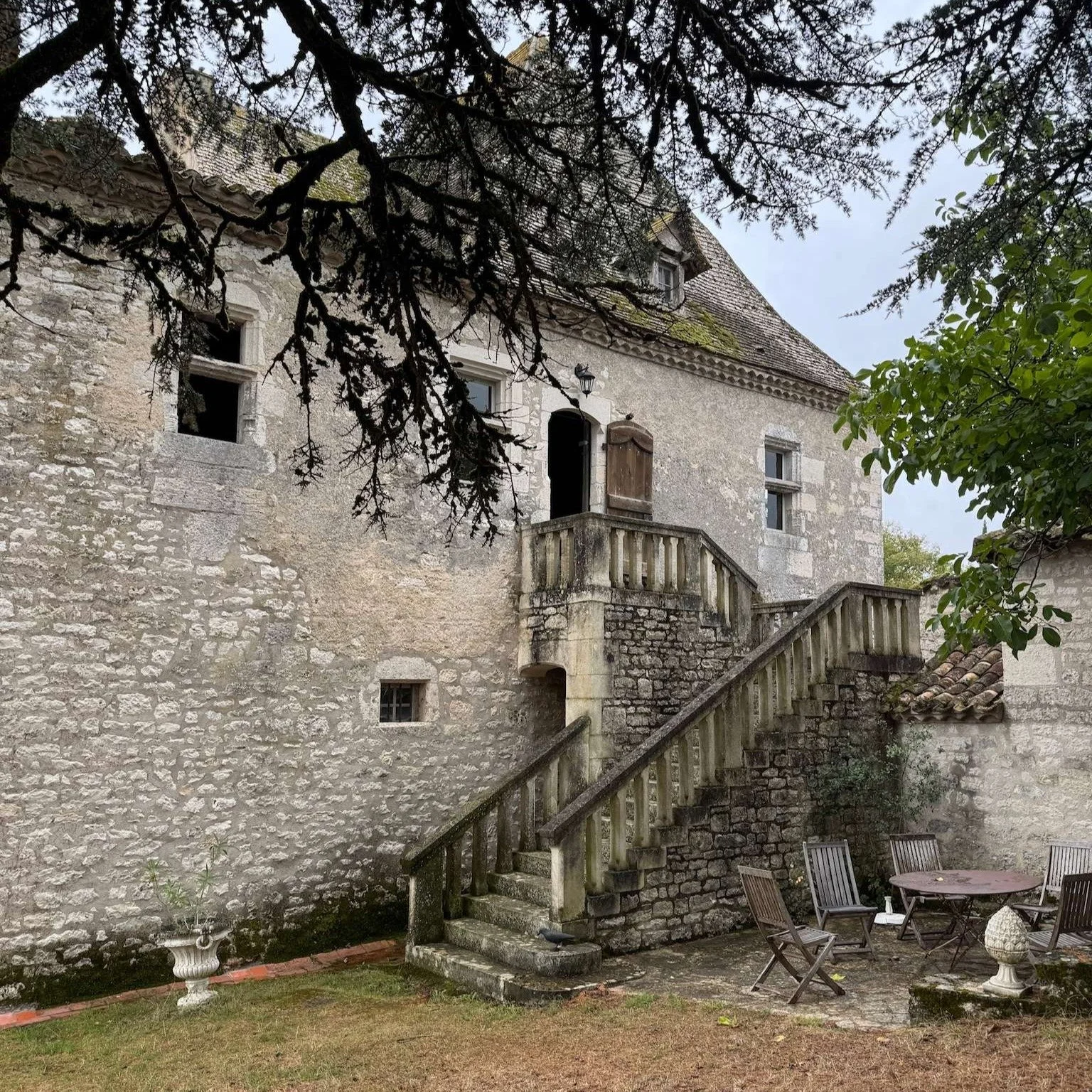 CASTLE STAIRS INSTA11.jpg