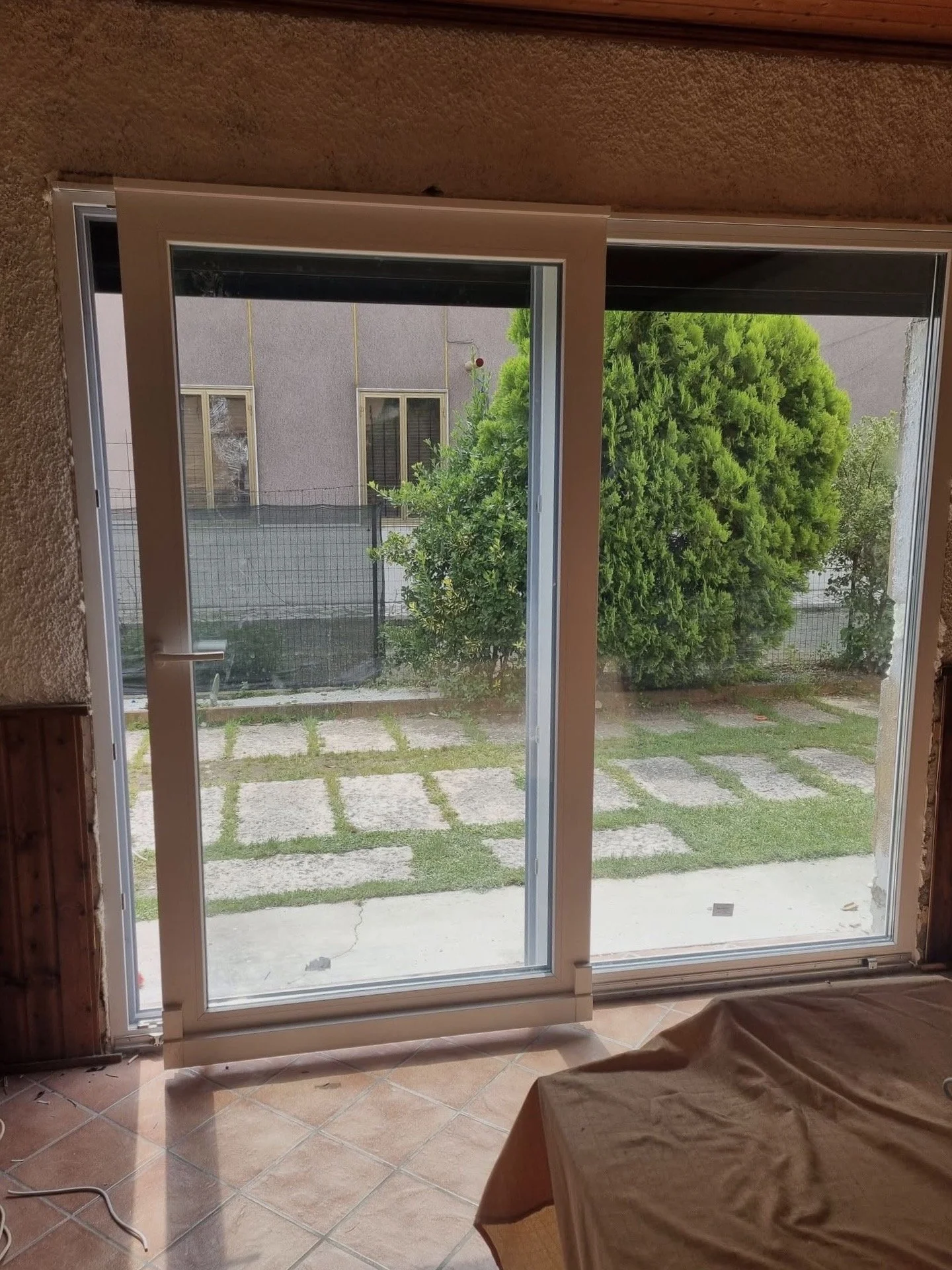 Installazione porta finestra scorrevole in PVC