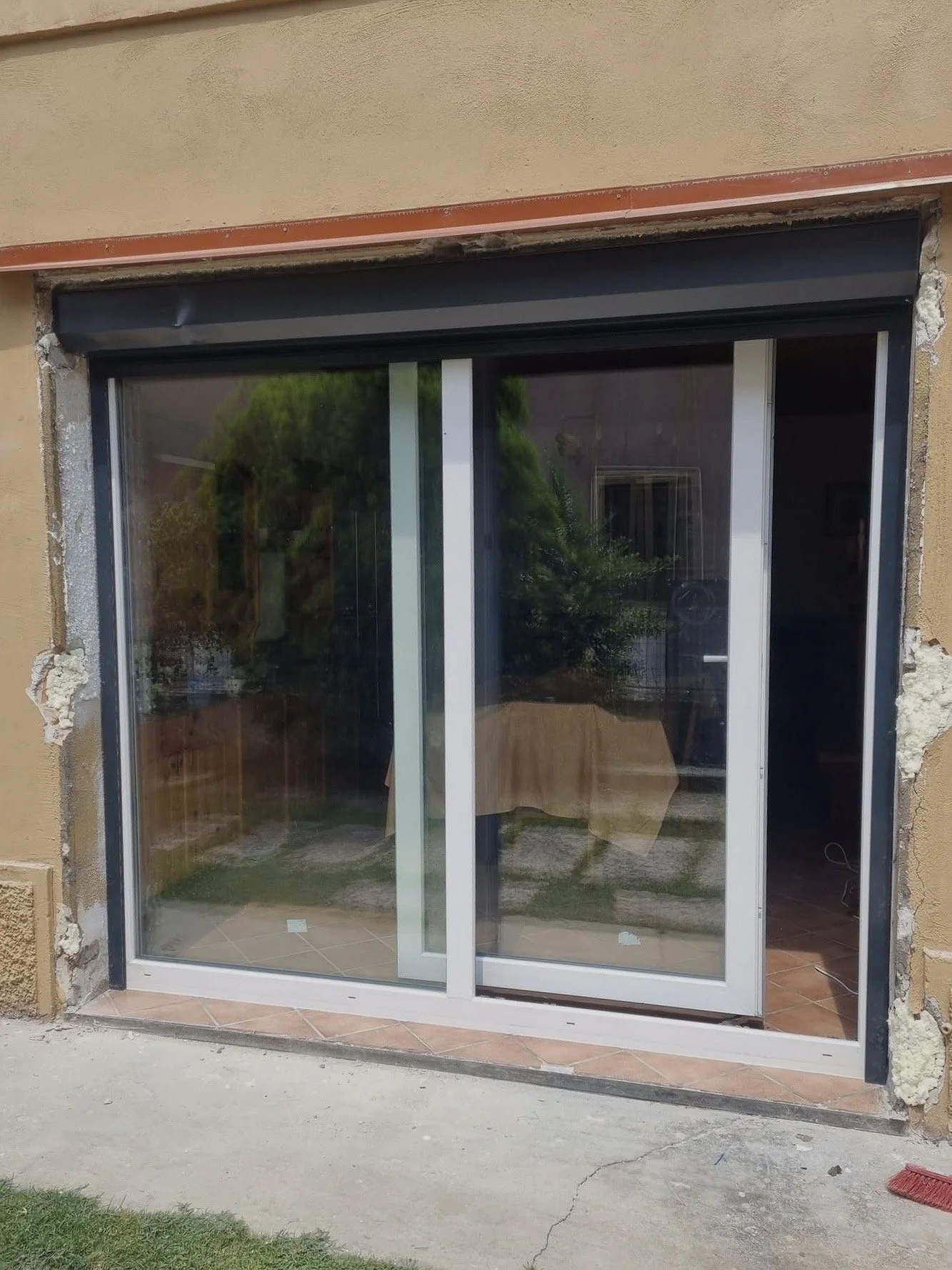 Installazione porta finestra scorrevole in PVC