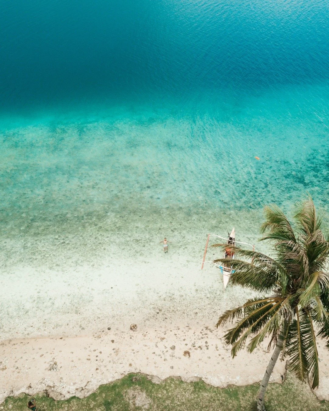 Et si un parfum pouvait vous emmener ici ? 🌊

Une plage infinie.
L&rsquo;eau turquoise.
La peau chauff&eacute;e par le soleil.

C&rsquo;est cette sensation que nous avons voulu capturer dans notre collection au mono&iuml;.

✨ Plus qu&rsquo;une sente