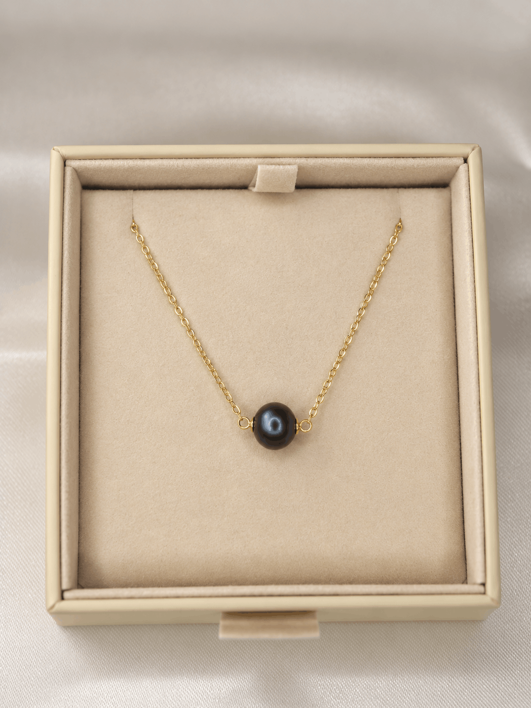 peacock pearl necklace, freshwater pearl necklace, single pearl necklace, blue pearl necklace, pearl pendant necklace, gold pearl necklace, silver pearl necklace, luxury pearl jewellery
