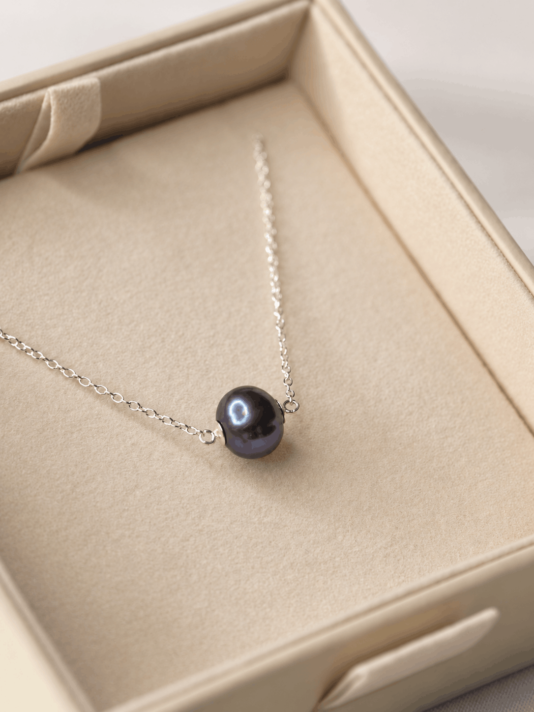peacock pearl necklace, freshwater pearl necklace, single pearl necklace, blue pearl necklace, pearl pendant necklace, gold pearl necklace, silver pearl necklace, luxury pearl jewellery