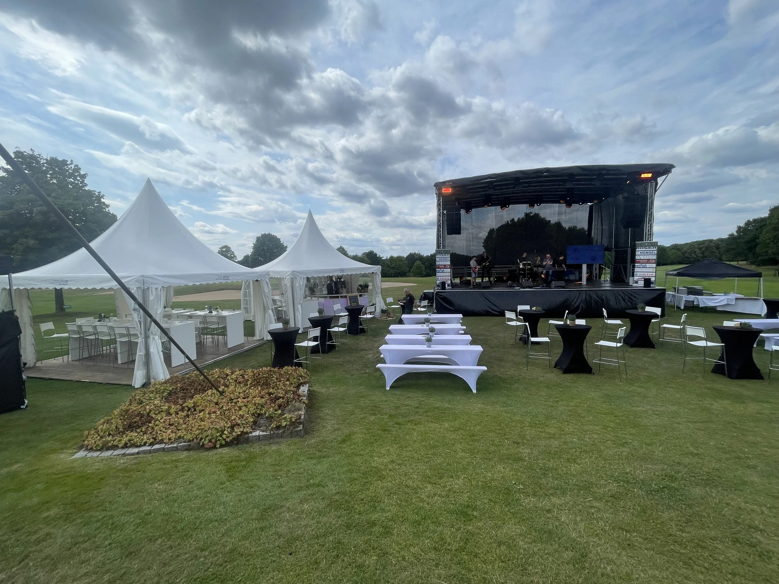 golfclub pagoden bühne.jpg