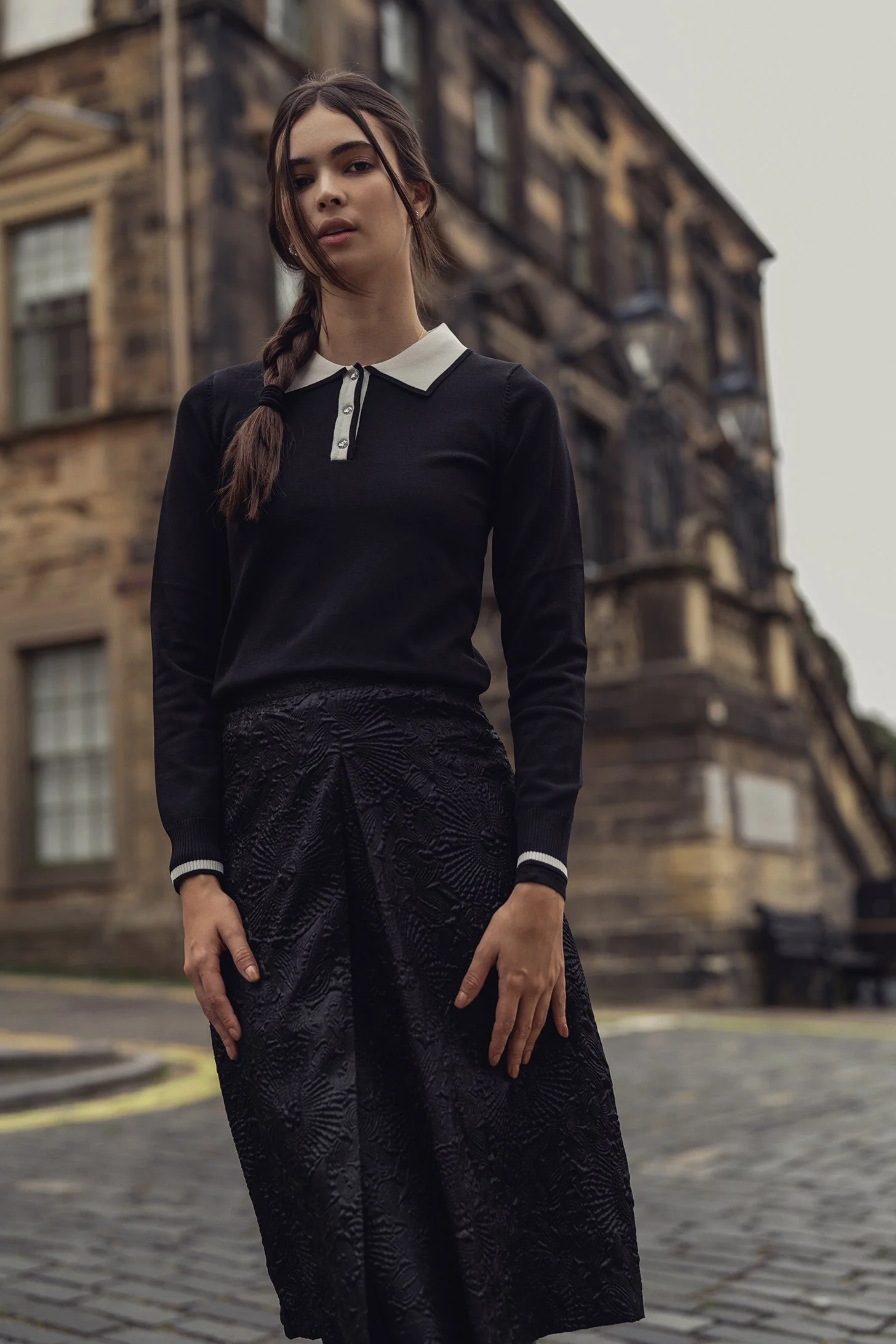 Jewel Button Collar Sweater-Black/Cream