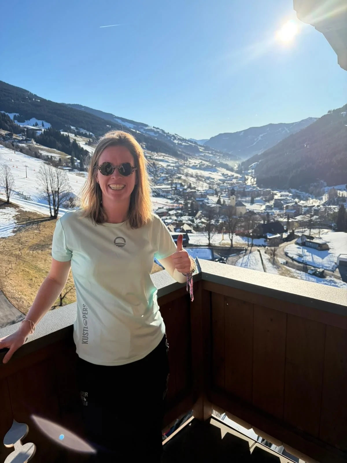 Kustloper @claudiameijerhoven haar laatste dagje op de piste 🏂 in Oostenrijk!

Zie jij jezelf ook wel in dit fijne Kustlopers shirt? Te bestellen via Trainin of een DM naar mij! 

#kustlopers #shirt #morethanrunning #community