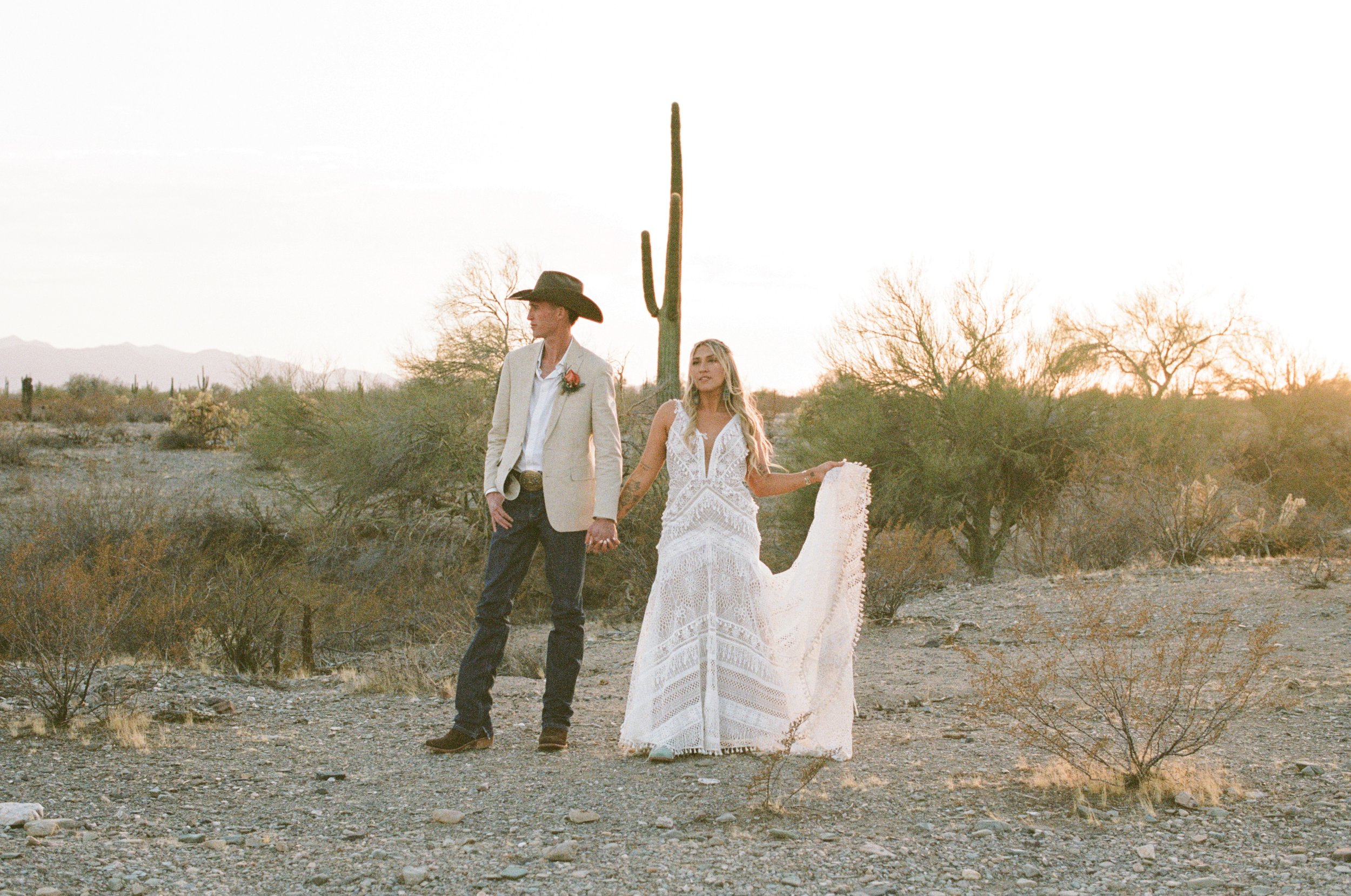 Modern-Western-Arizona-Wedding83.jpg