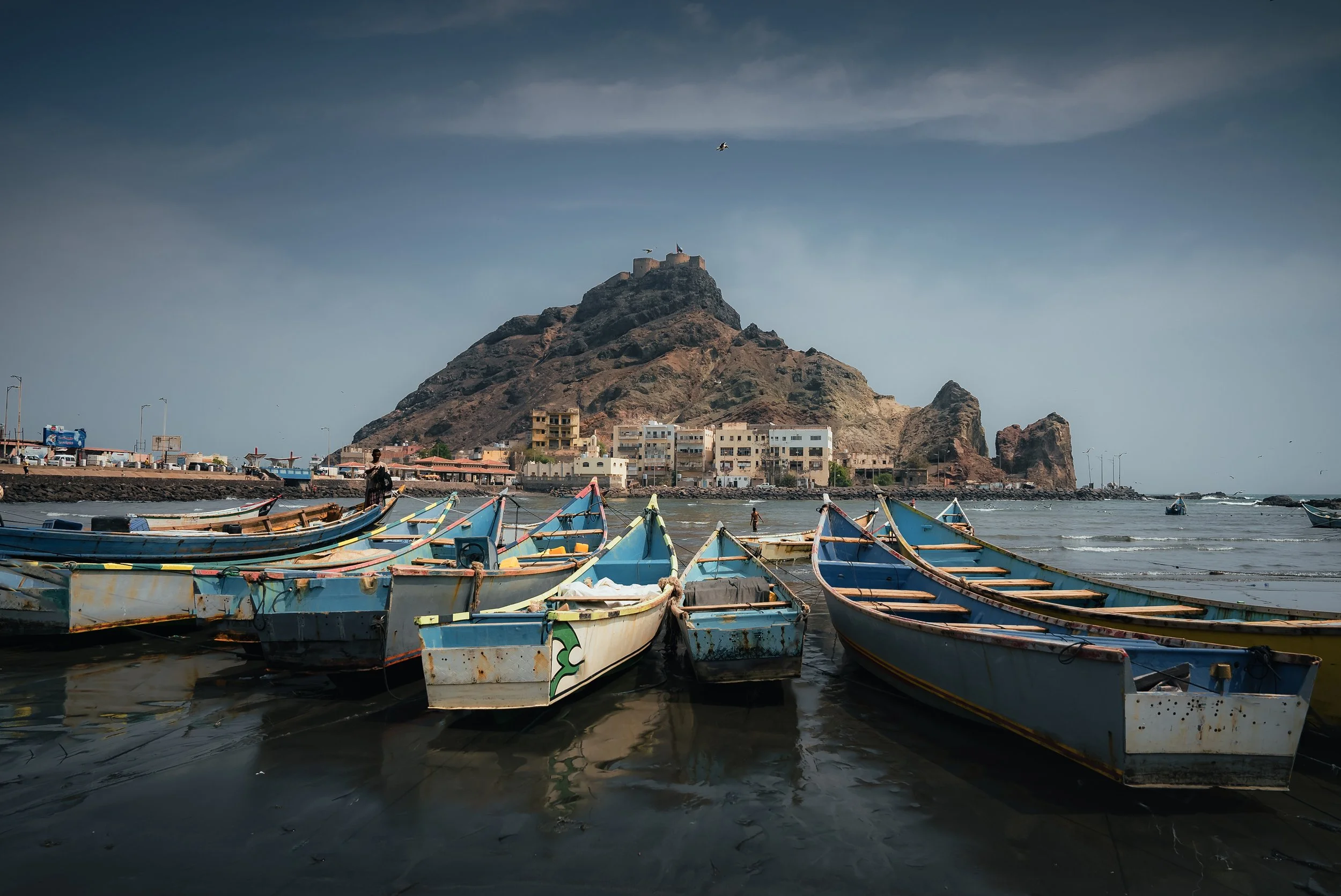 Sira and the Fishing Port, Aden— Overlooked by Sira Fortress, Aden’s historic fishing port is a bustling hub where tradition meets the sea. Colorful boats, fresh catches, and scenic harbor views make it a symbol of Aden’s local life.