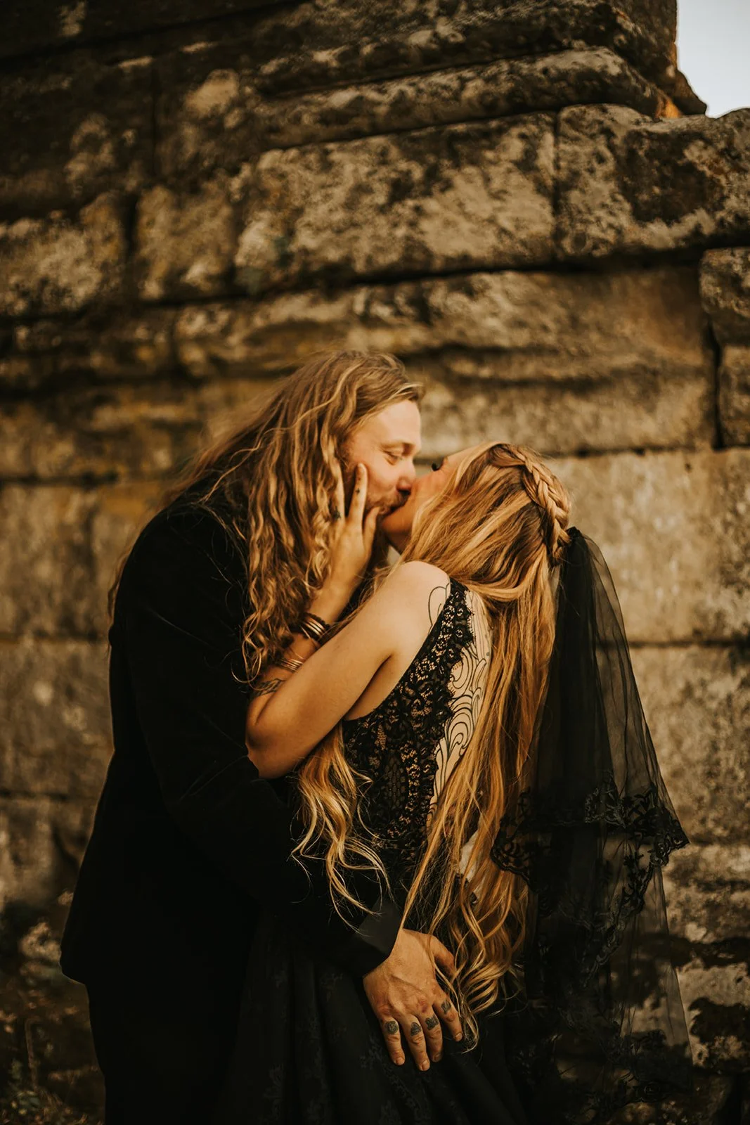Dark Wedding Collective - Elopement Dark Elegant - Luxea Photographie-98.jpg