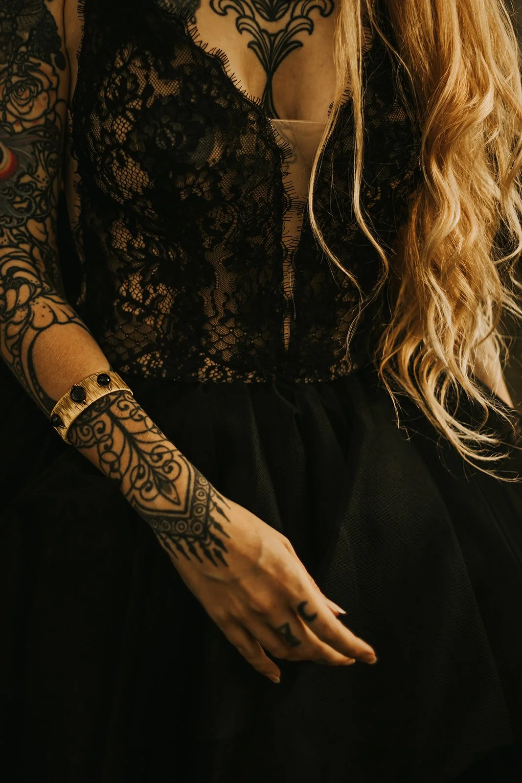 Dark Wedding Collective - Elopement Dark Elegant - Luxea Photographie-140.jpg