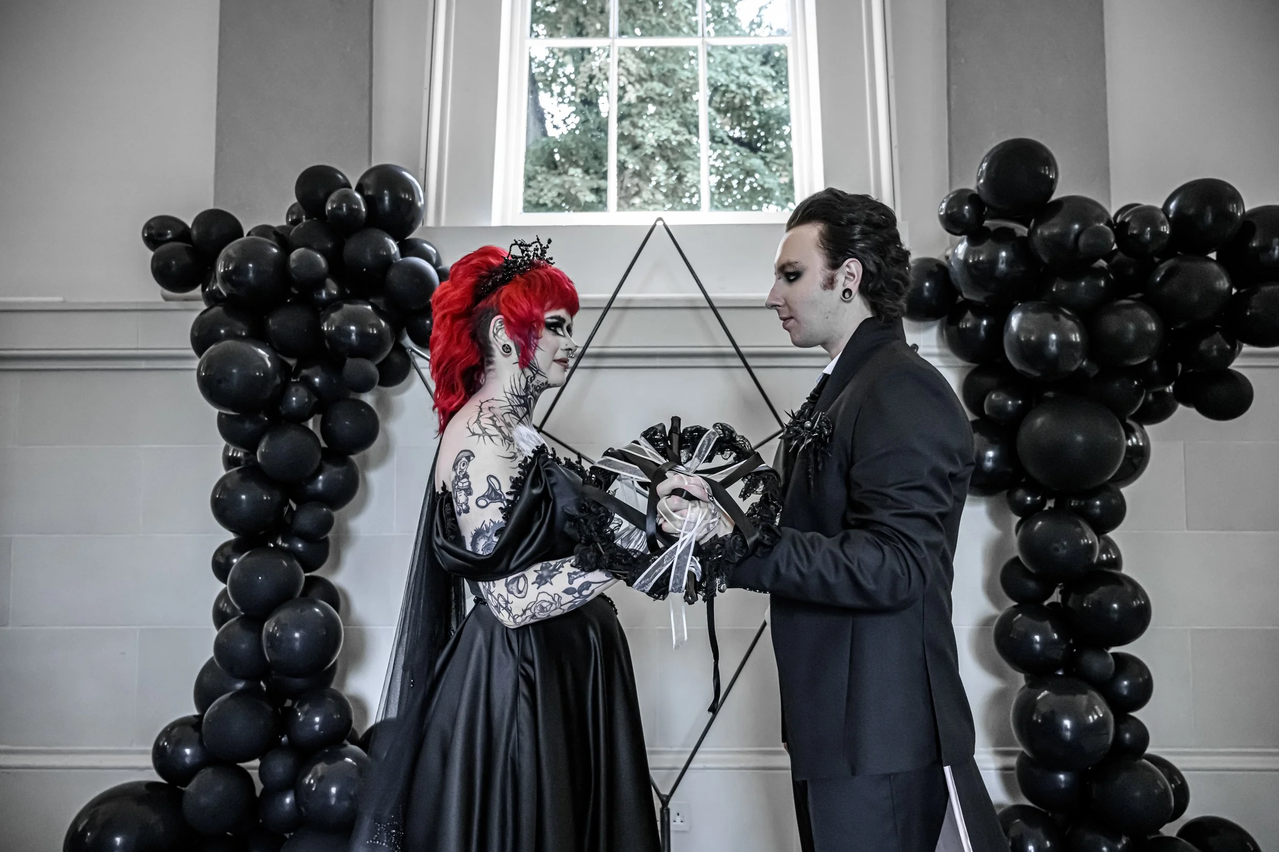 til-death-dark-wedding-inspiration-020.jpeg