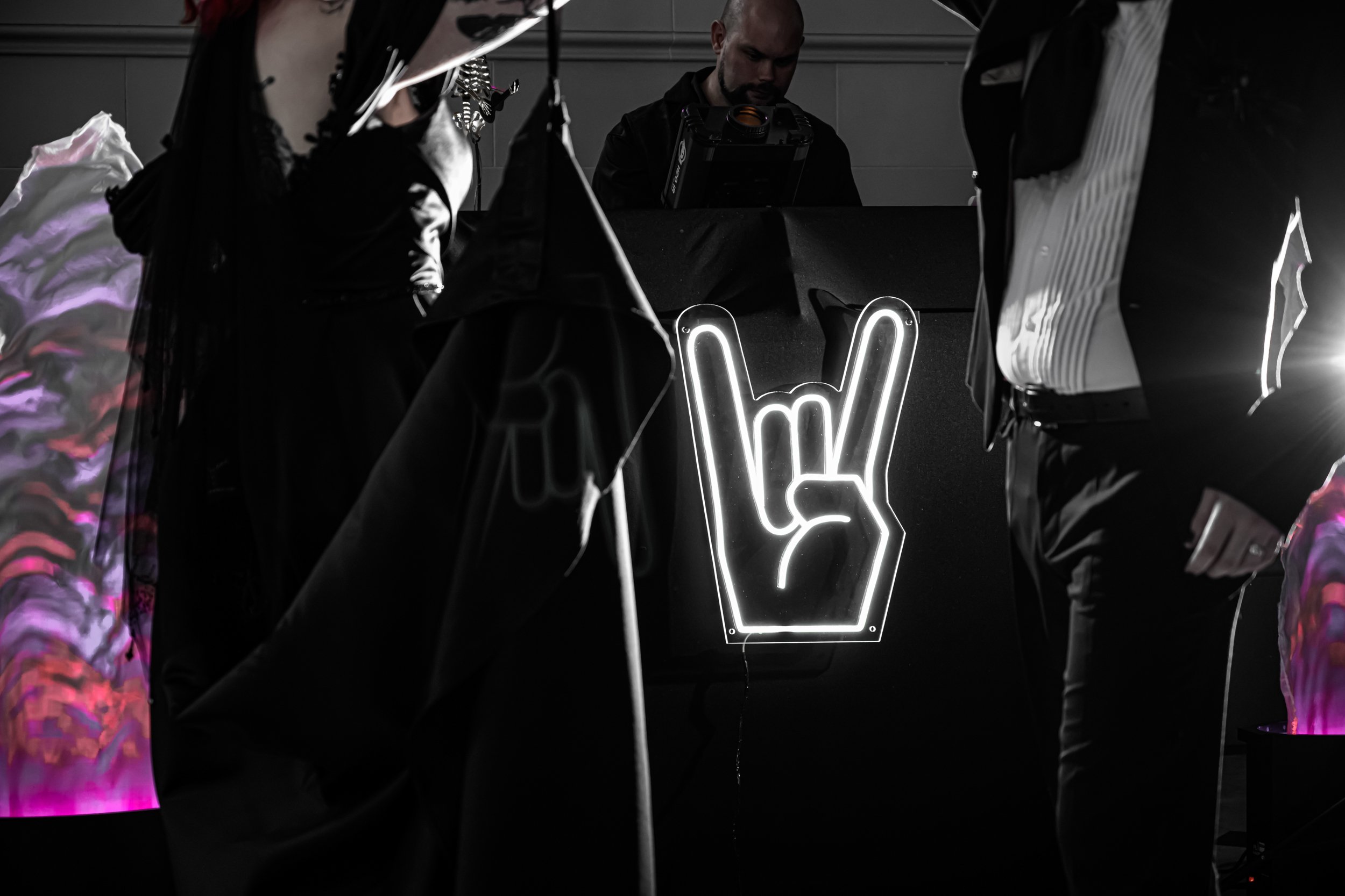 til-death-dark-wedding-inspiration-038.jpeg