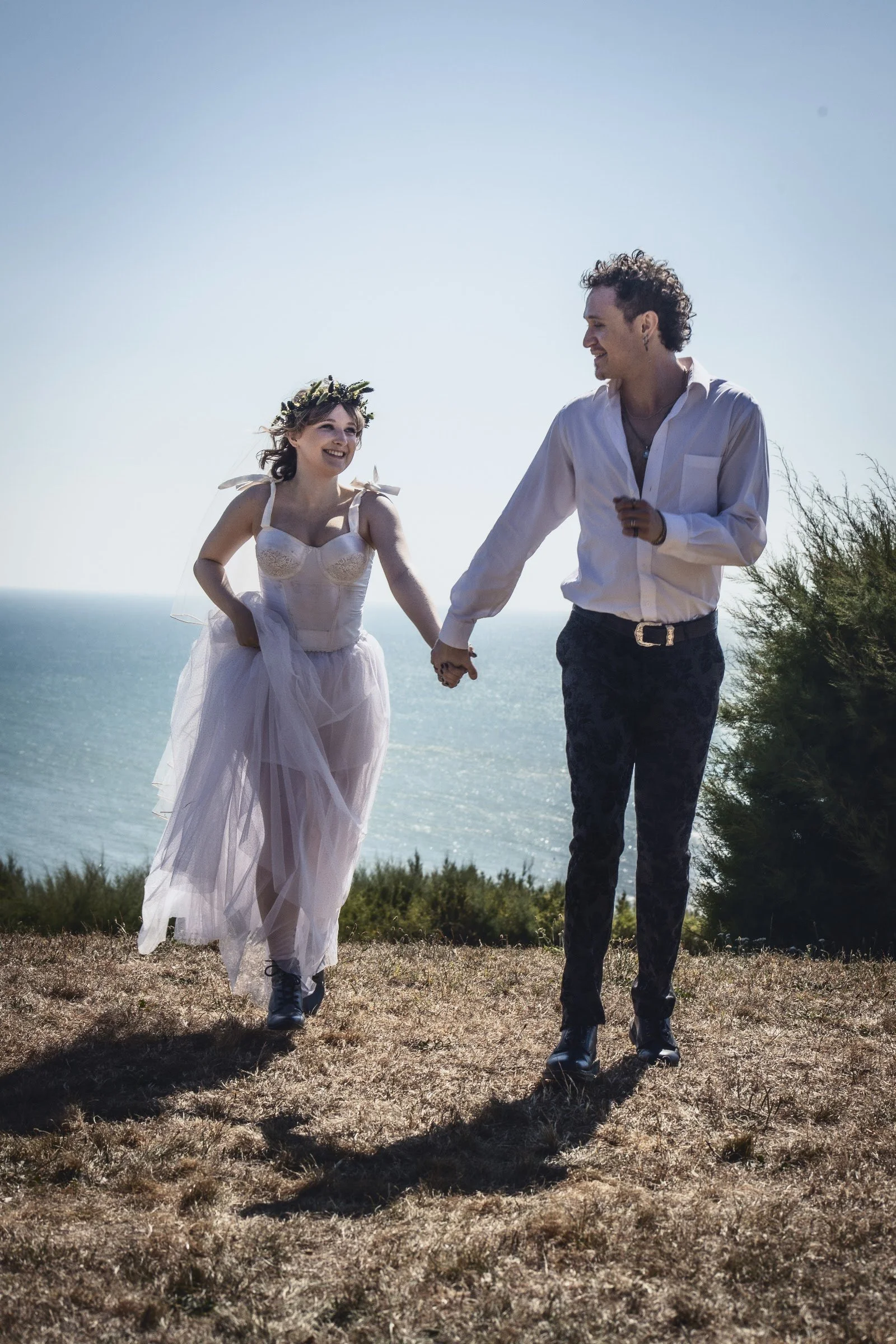 13-couple-by-the-sea.jpg