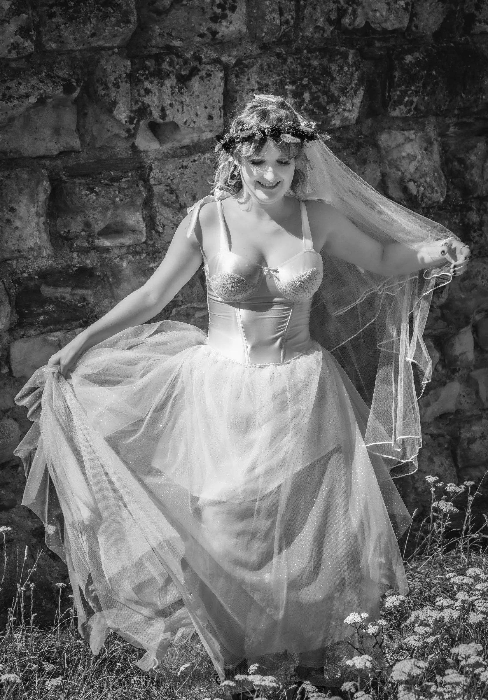 14-bride-veil-bw.jpg