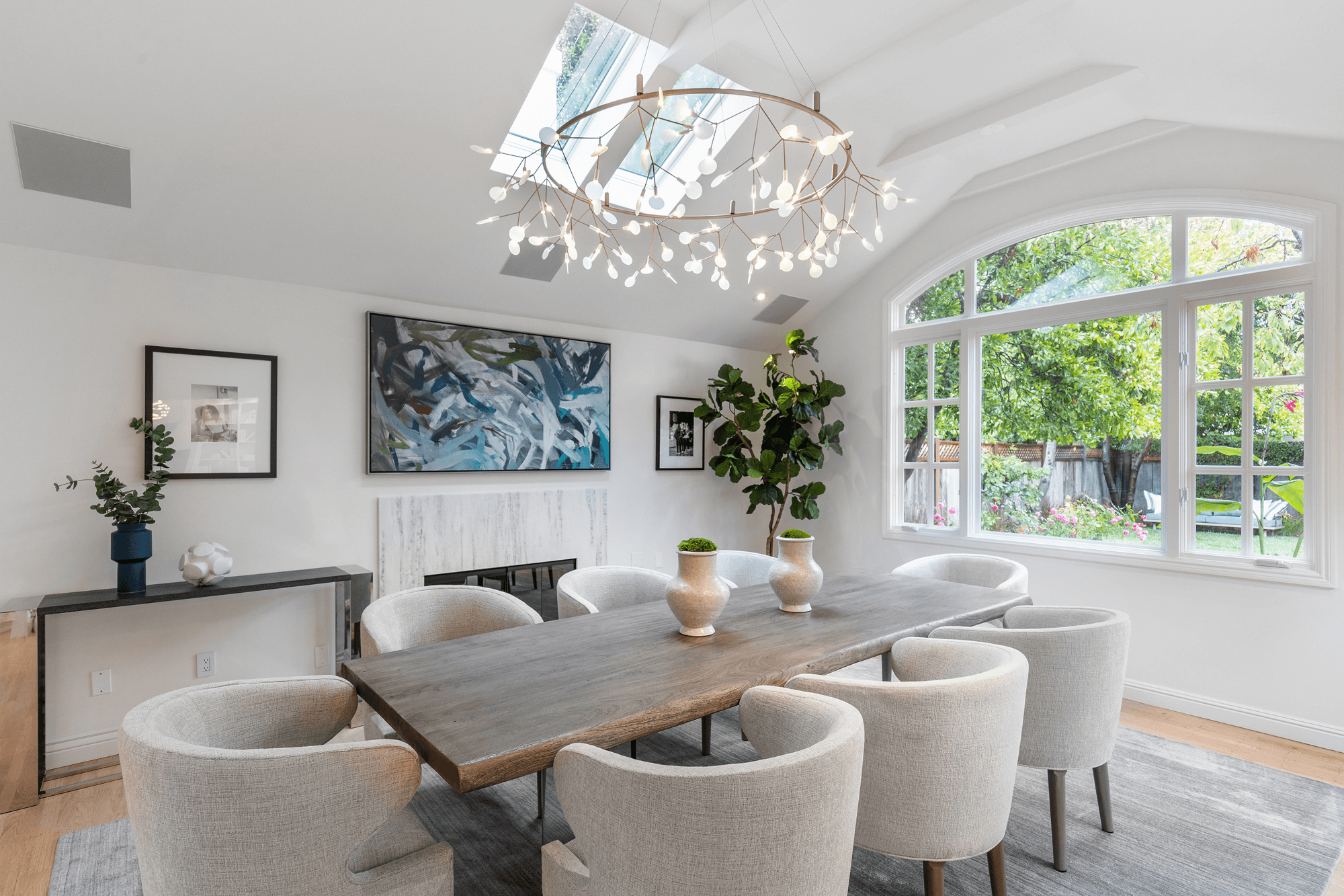 mindframe-portfolio-818-sealw-dining-area-wth-window.png