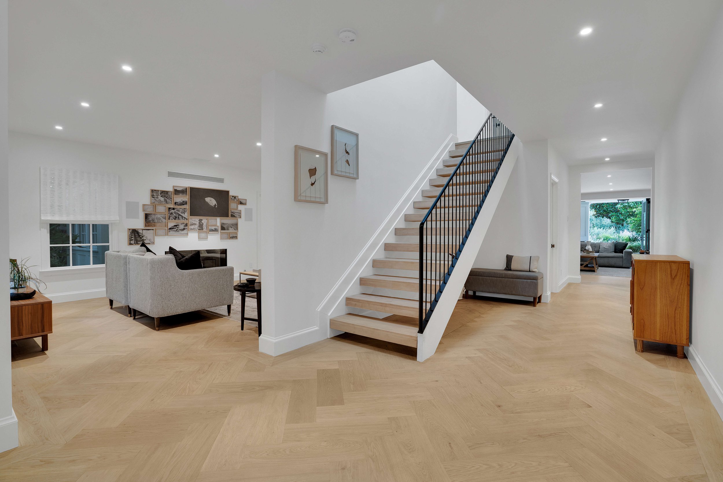02-1025 lincoln ave-2.jpg