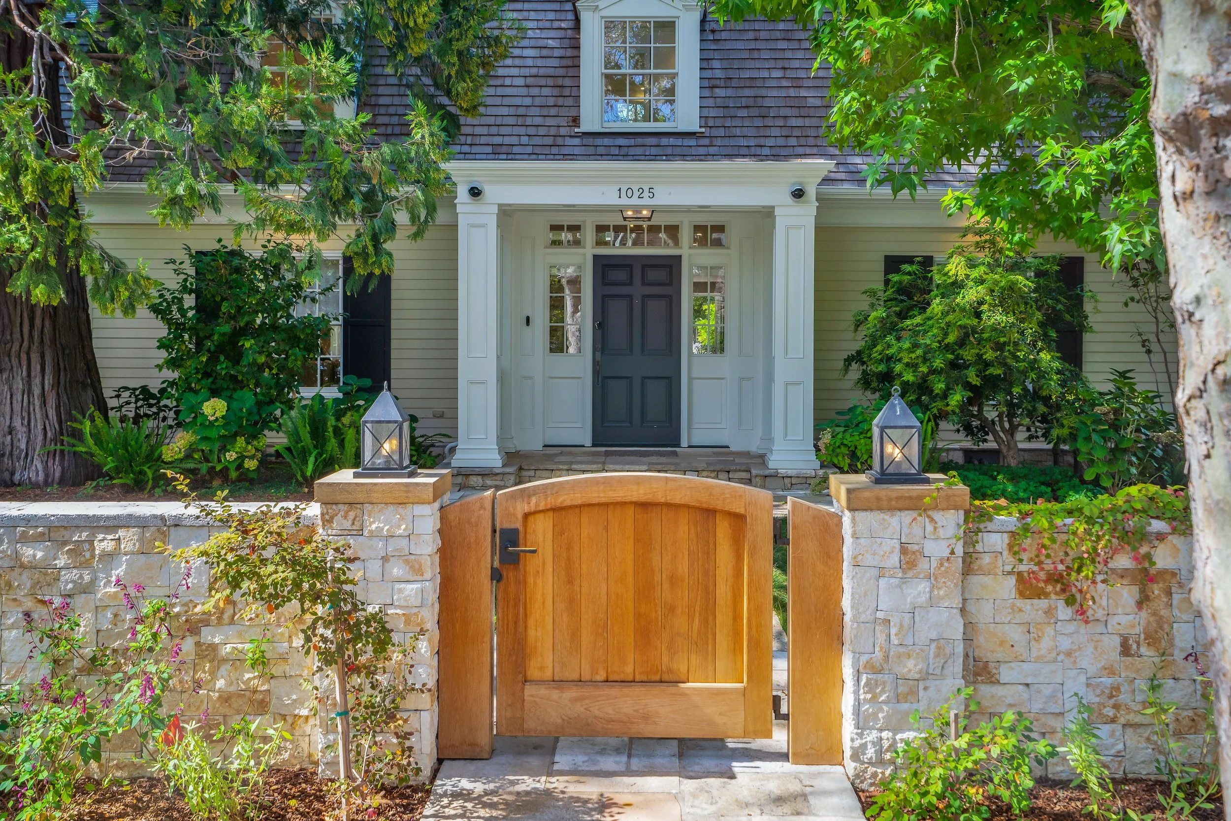 22-1025 lincoln ave-22.jpg