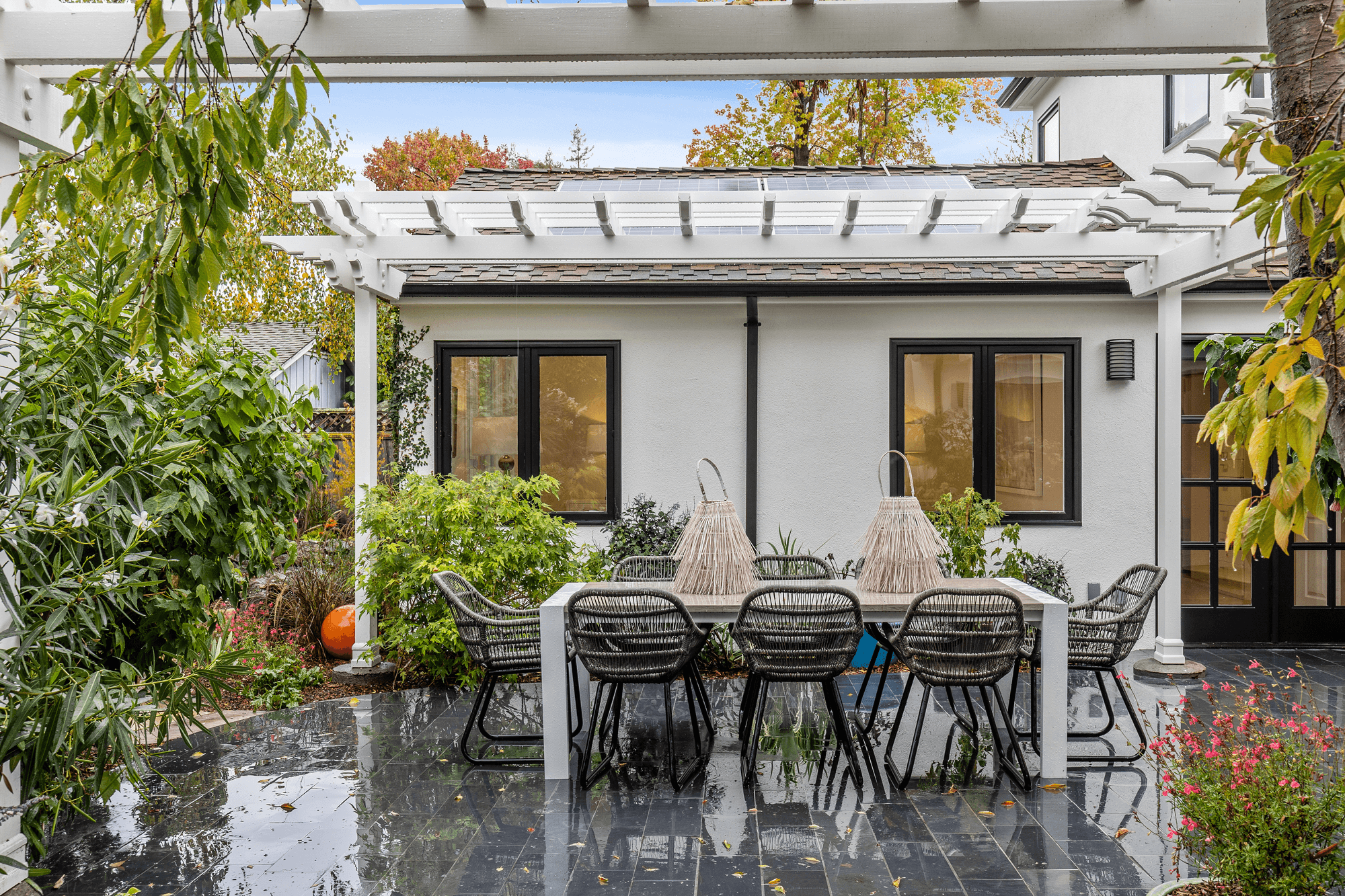 818-seal-portfolio-outside-area.png