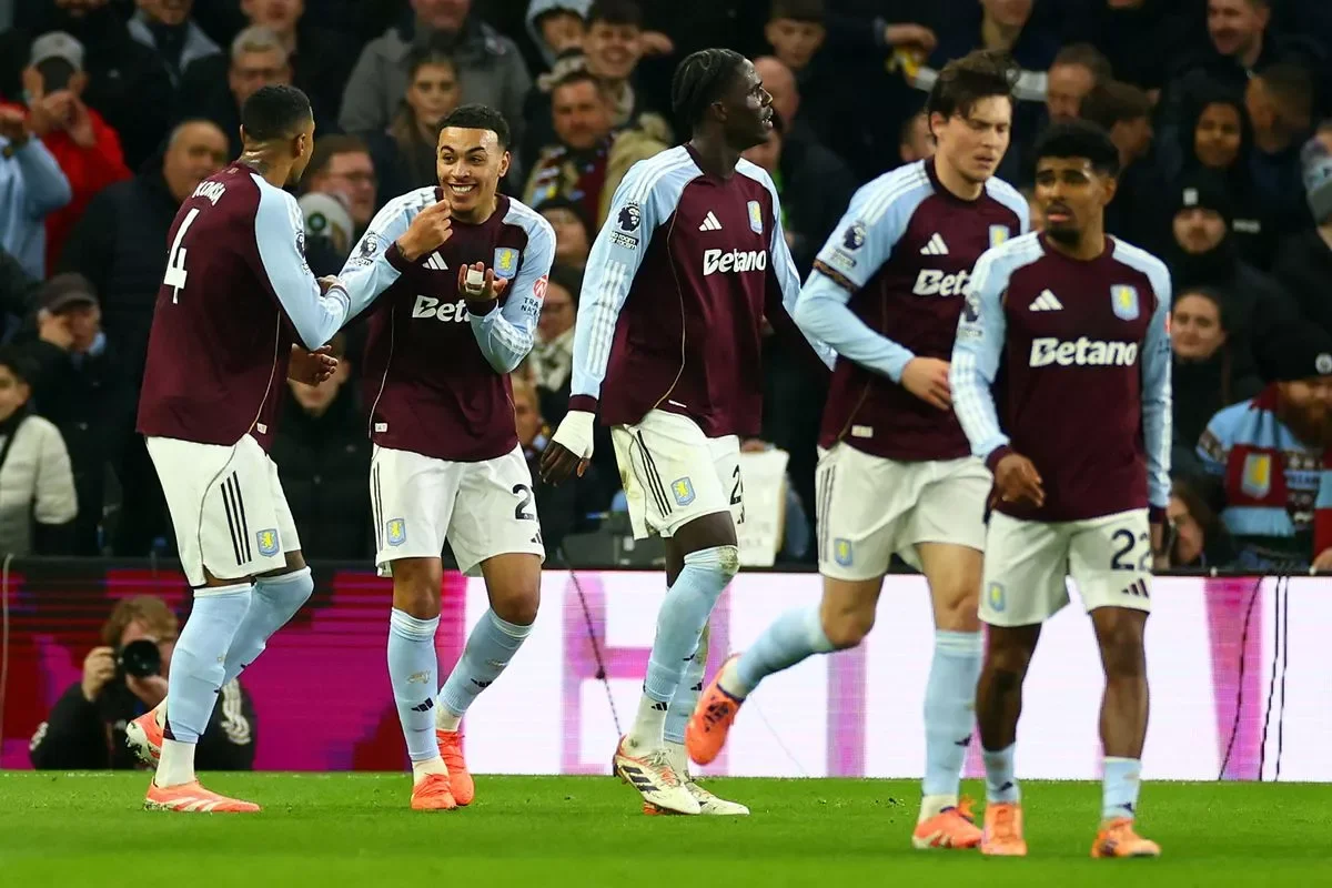 Aston Villa 2                                      Man United 1                                   