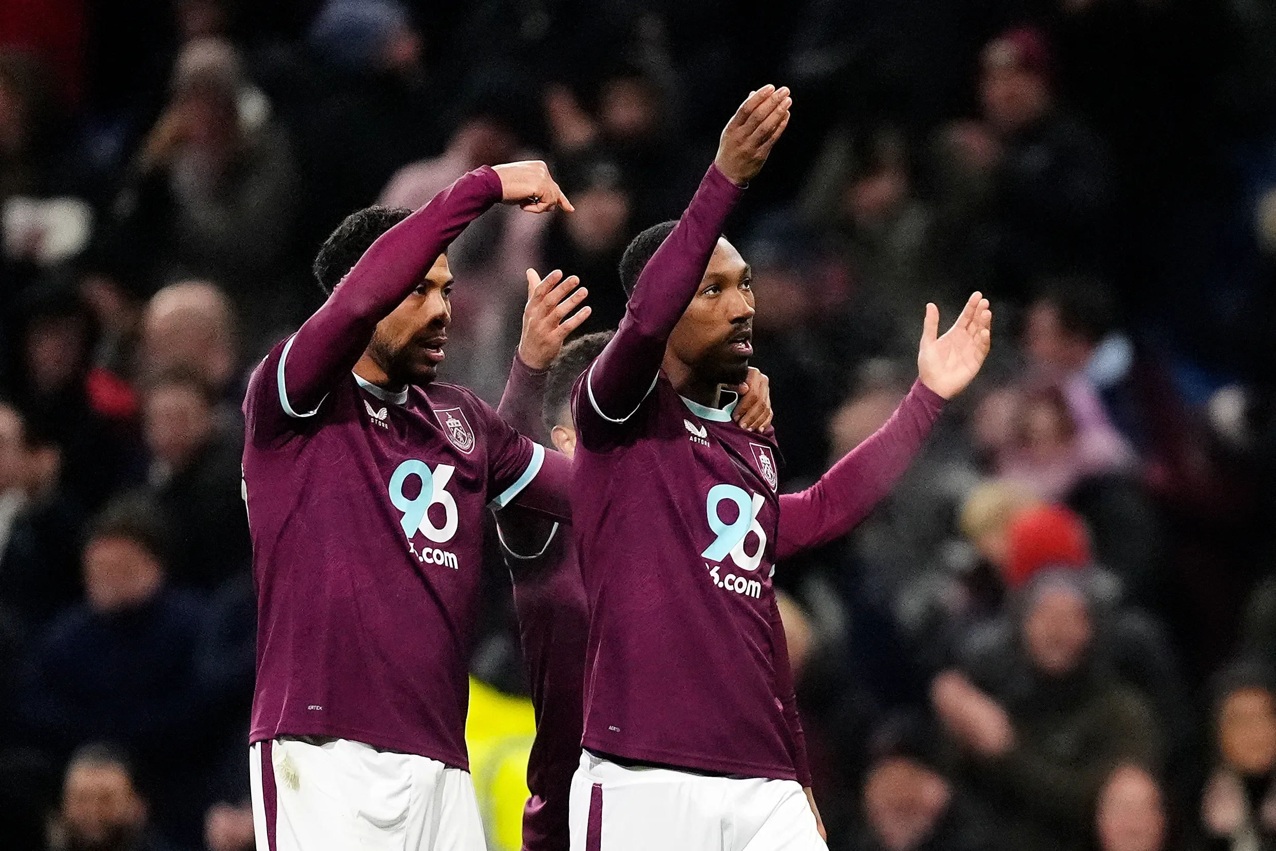 Burnley 2                                          Man United 2