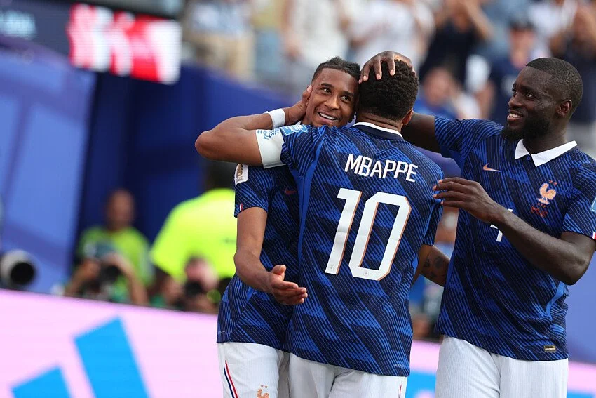 France 3                                            Sweden 0