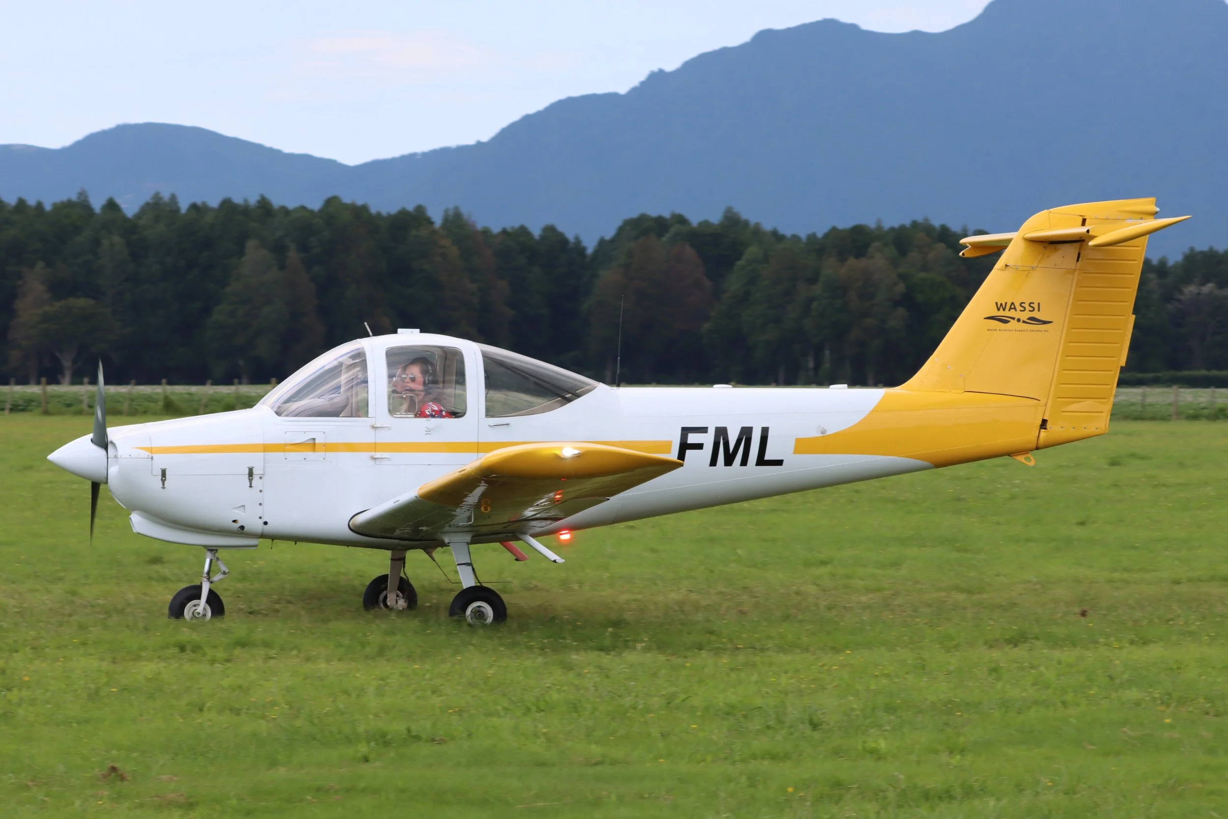 ZK-FML_Piper PA-38 Tomahawk_1.jpg