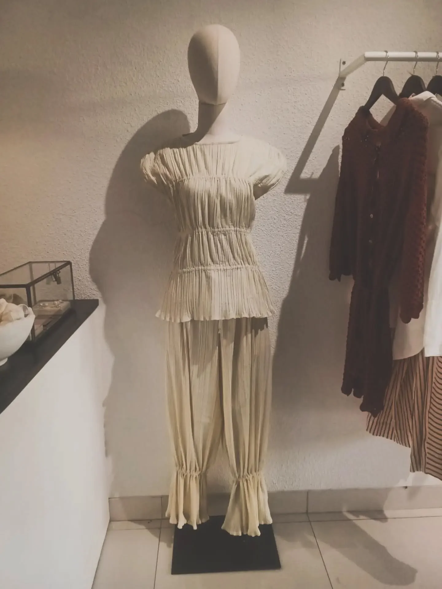 In-store moments. Crafted pieces. Quiet luxury.

#bali
#quietluxury 
#silk 
#linen 
#balishopping