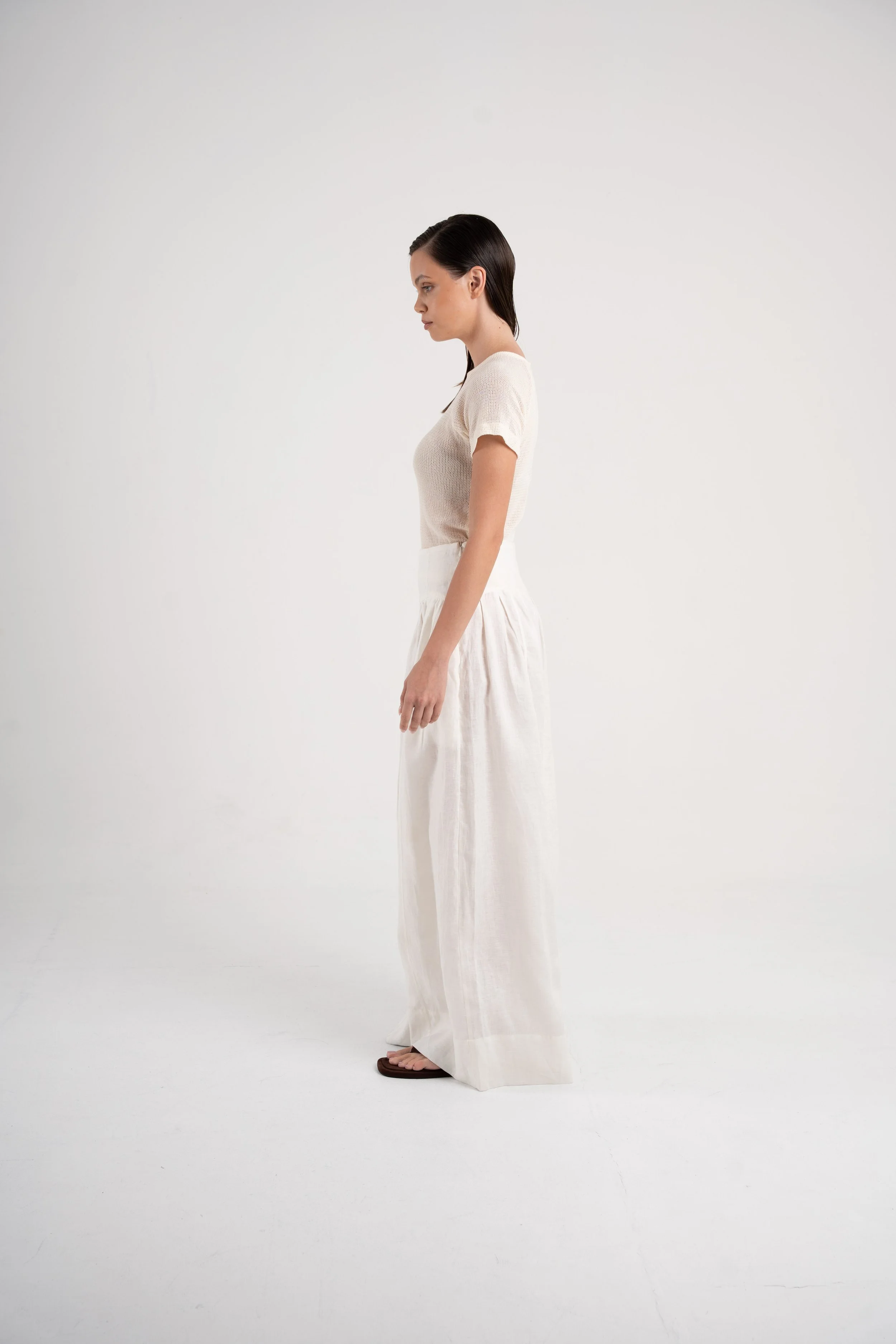 Woman wearing Cassandra Pants in Pure Linen Sutura Studio  - sideview