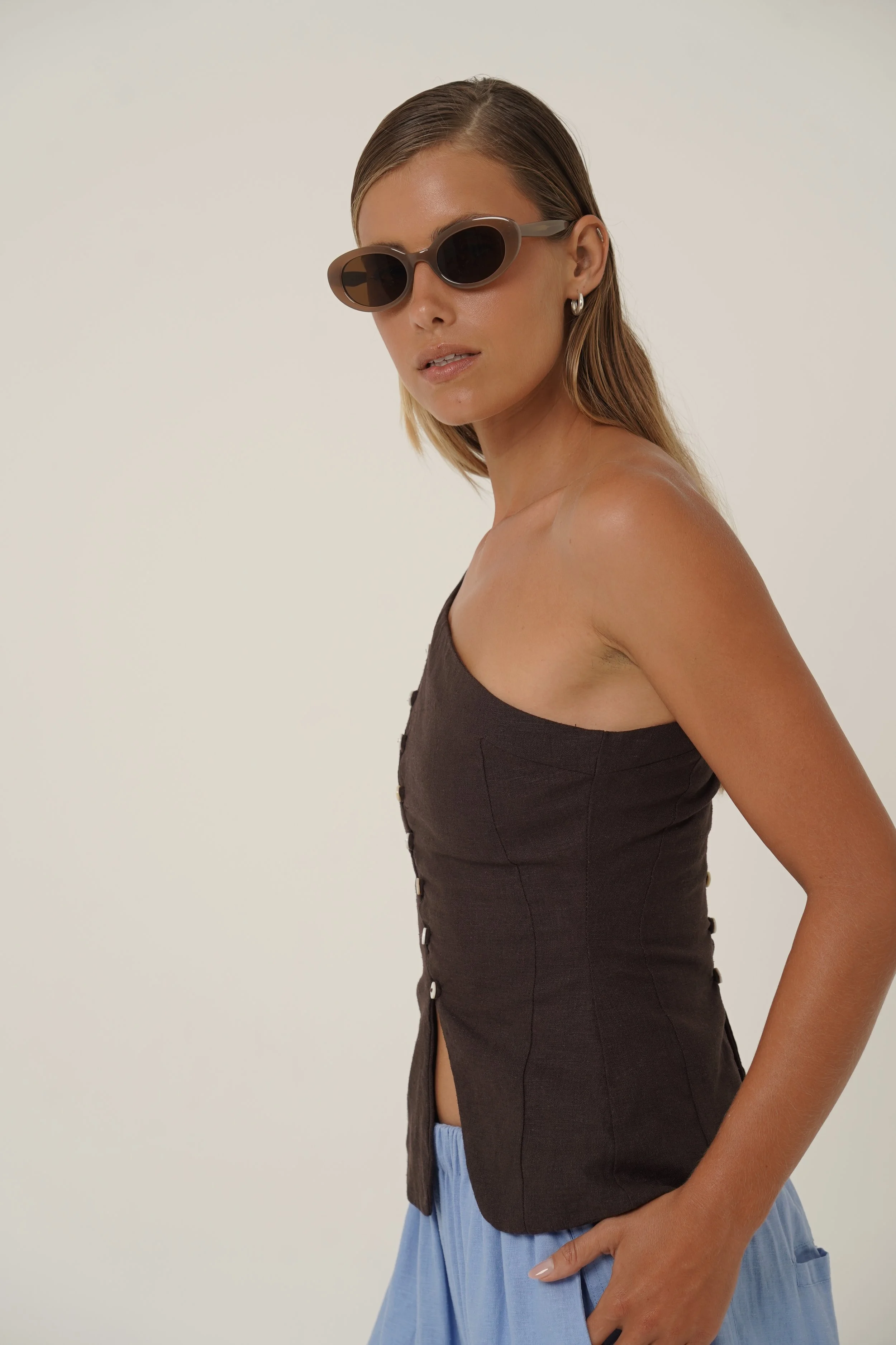 Sriani Vest Chocolate detail of back