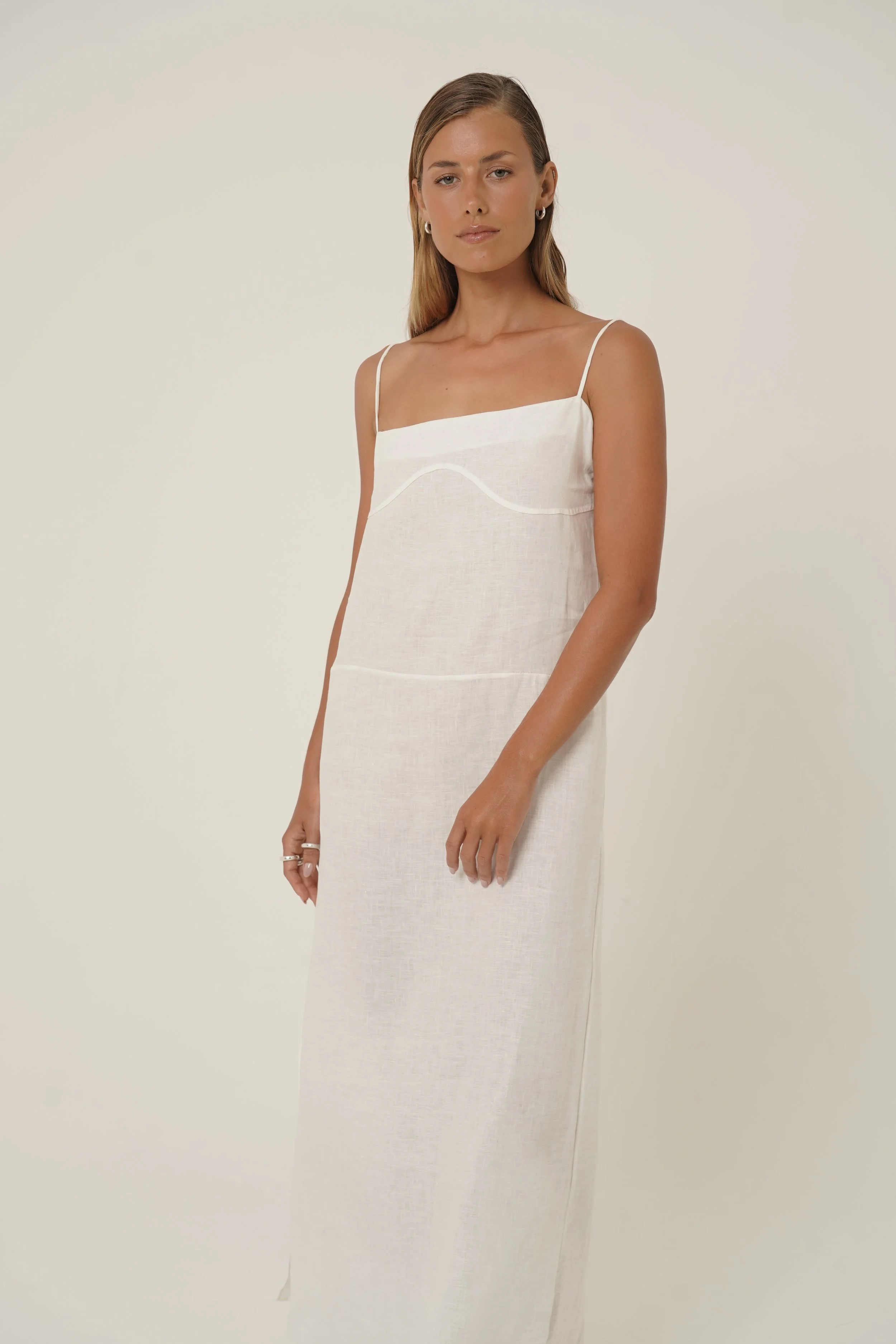 Woman wearing Prélude Maxi Dress in pure linen