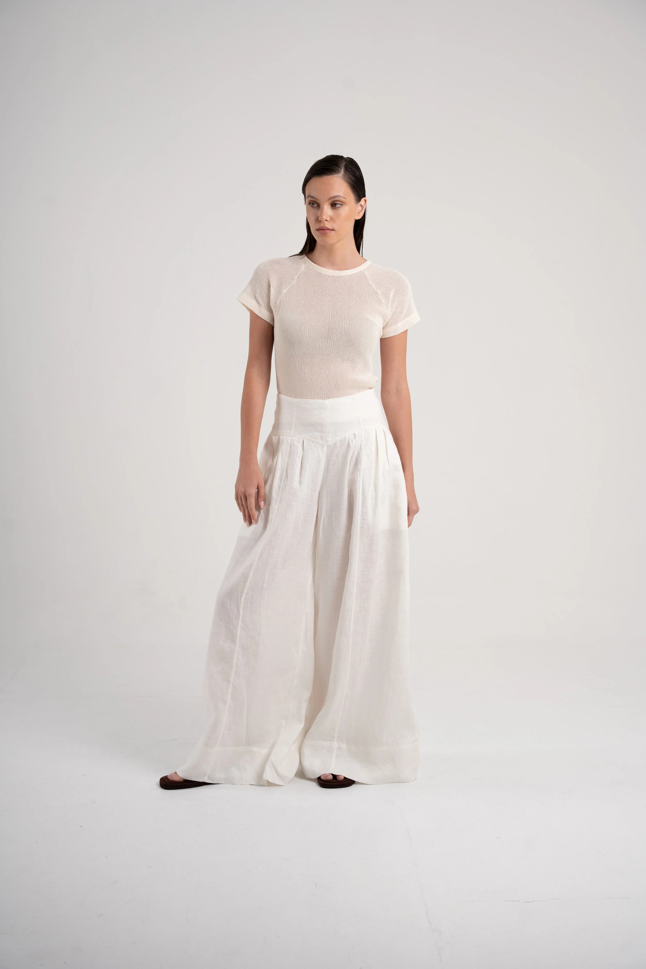 Woman wearing Cassandra Pants in Pure Linen Sutura Studio