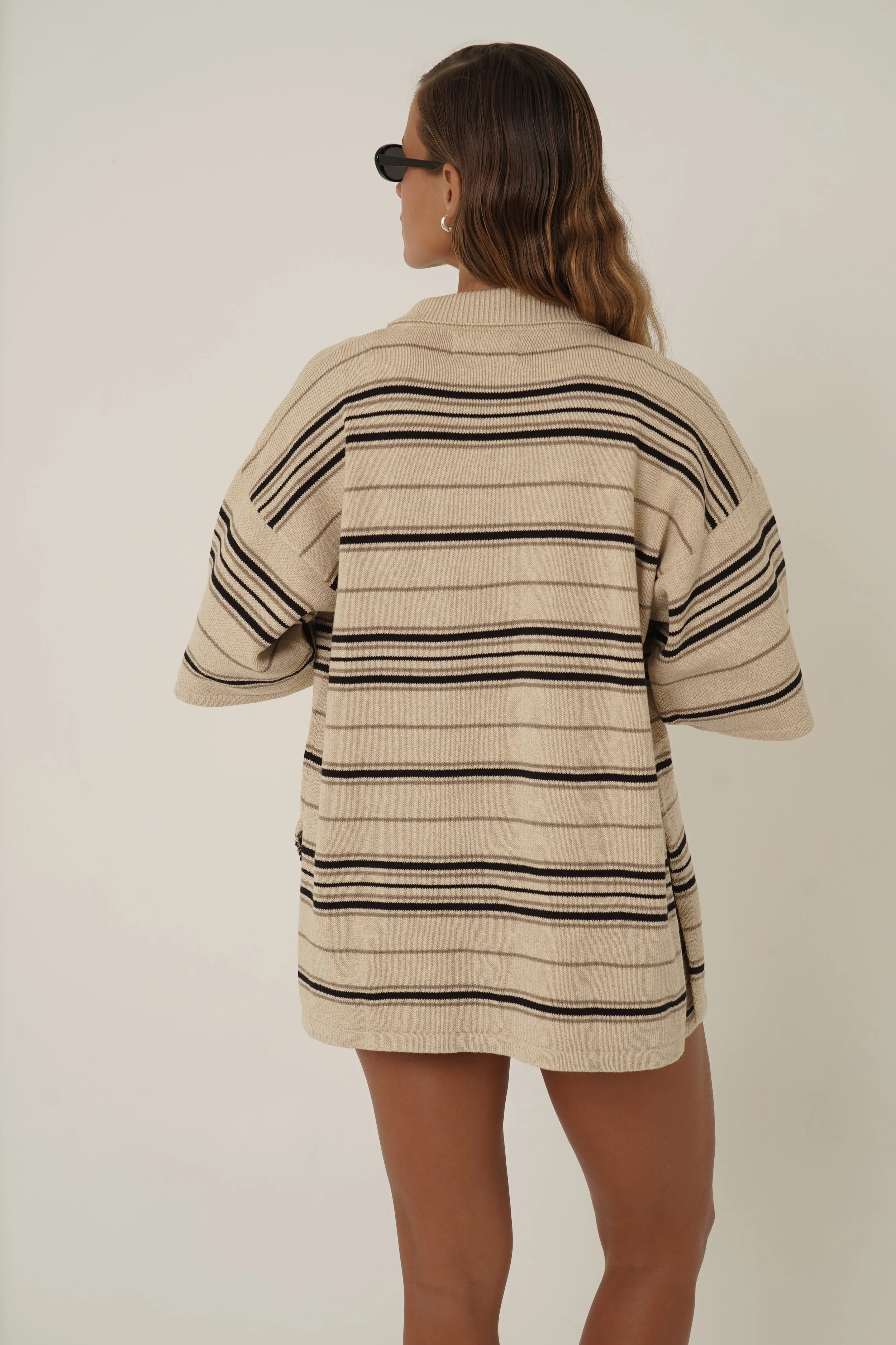 Woman wearing Dune Shirt with striped pattern in cotton knit an sunglasses - back view
