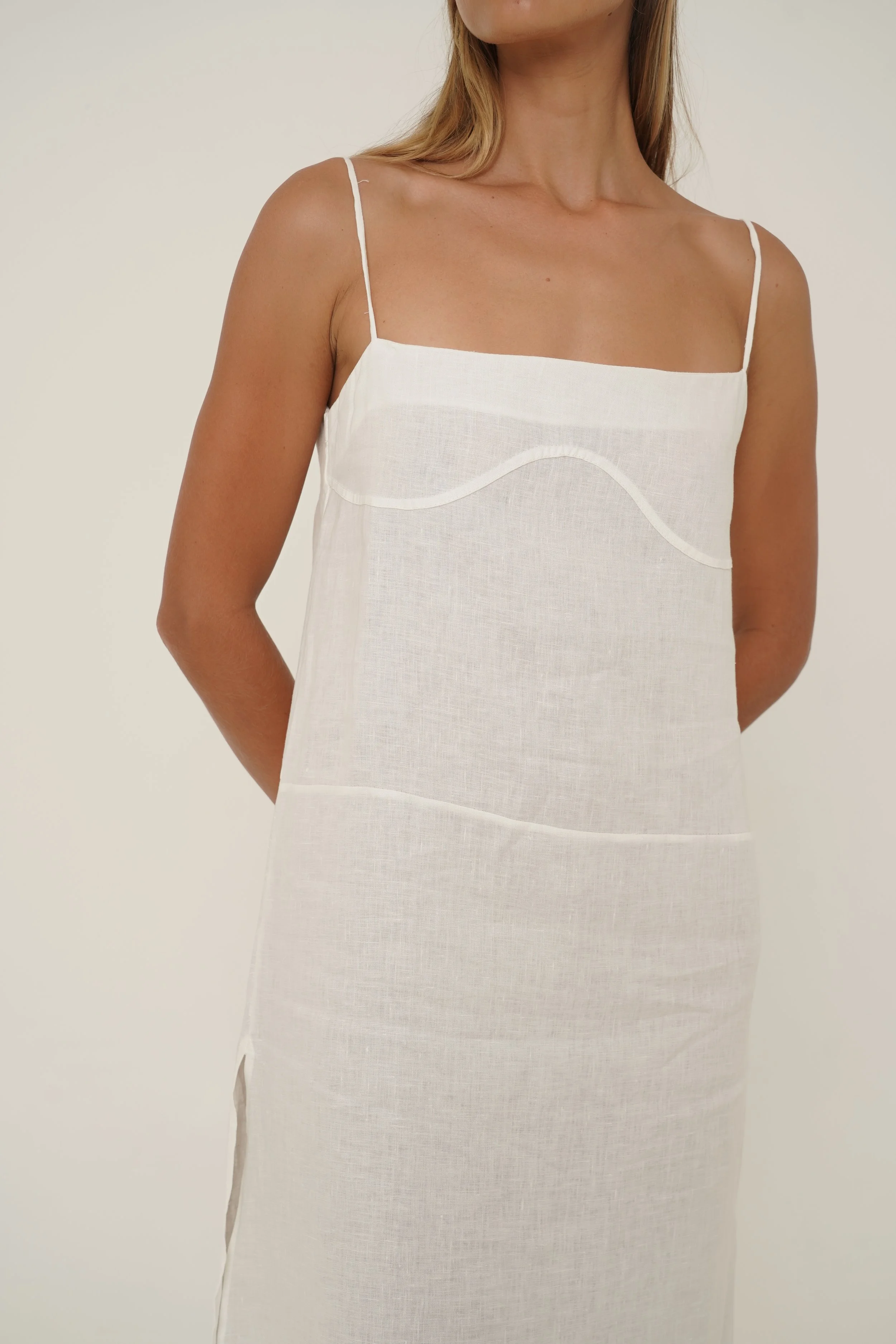 Woman wearing Prélude Maxi Dress in pure linen detail view