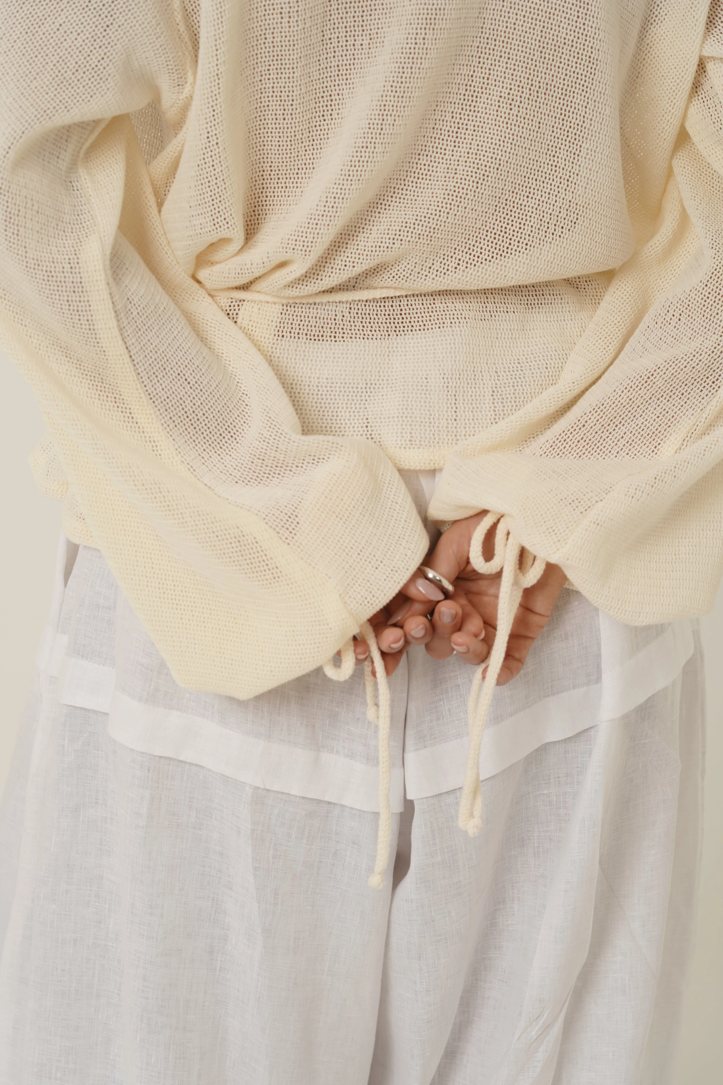 Hand detail women wearing Kaos Shirt