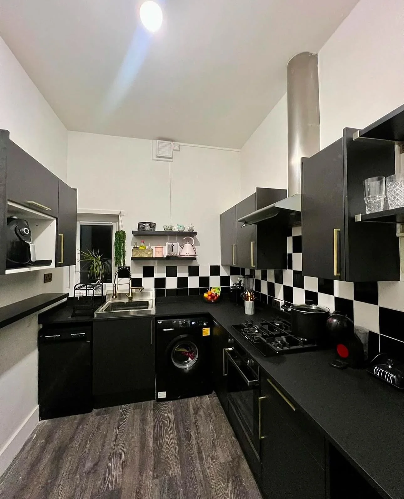 Glam goth makeover for this tired kitchen 💀 

#handyman #handymanservices #homeimprovement #diy #contractor #painting #tvmounting #construction #plumbing #renovation #homerepair #home #electrician #carpentry #furnitureassembly #homerenovation #roofi