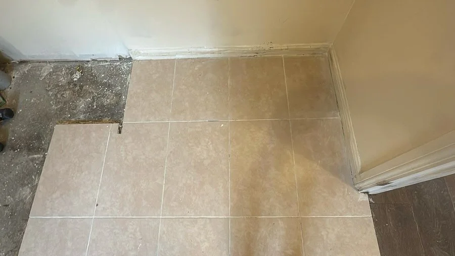 Clean and re grout 🧼 

#beforeandafter 
#handyman #handymanservices #homeimprovement #diy #contractor #painting #tvmounting #construction #plumbing #renovation #homerepair #home #electrician #carpentry #furnitureassembly #homerenovation #roofing #ma