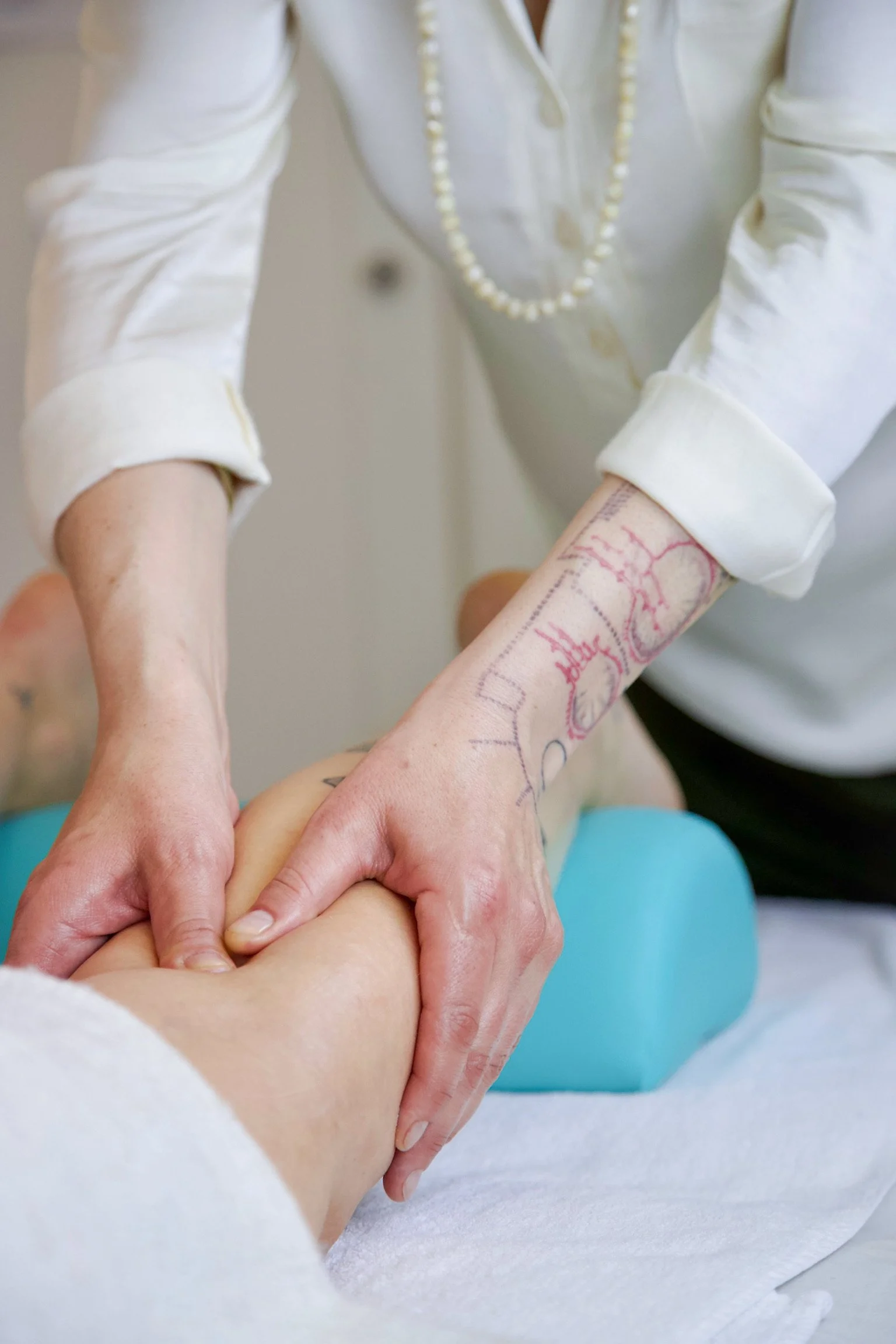 Schröpfen in Zürich: Traditionelle Naturheilkunde (TEN/TCM) zur Linderung von Schmerzen, Verspannungen und zur Entgiftung. Jetzt Termin bei Nadia Seclì buchen!