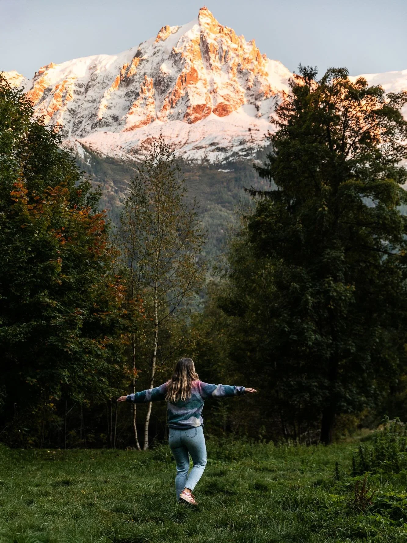 When @zigzagcreative.co sent over the creative direction for my brand photography a few months ago the ONLY place I wanted to have my new brand images taken was in Chamonix.
So I found the amazing @katiefarrphotography and last month I made it happe