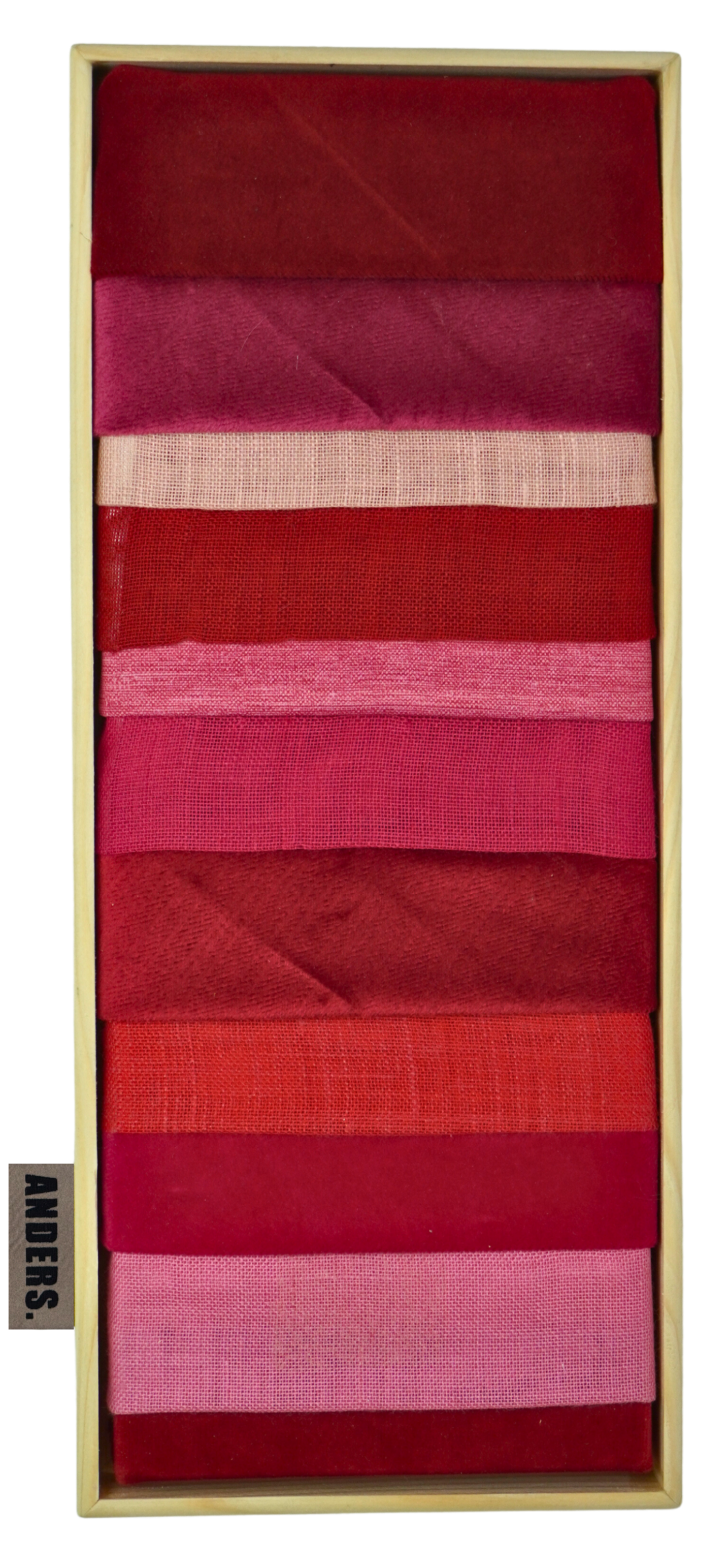 Eine Kunstobjekt mit verschiedenen roten und pinken Stoffbändern. Schattenfugenrahmen. UNIKAT