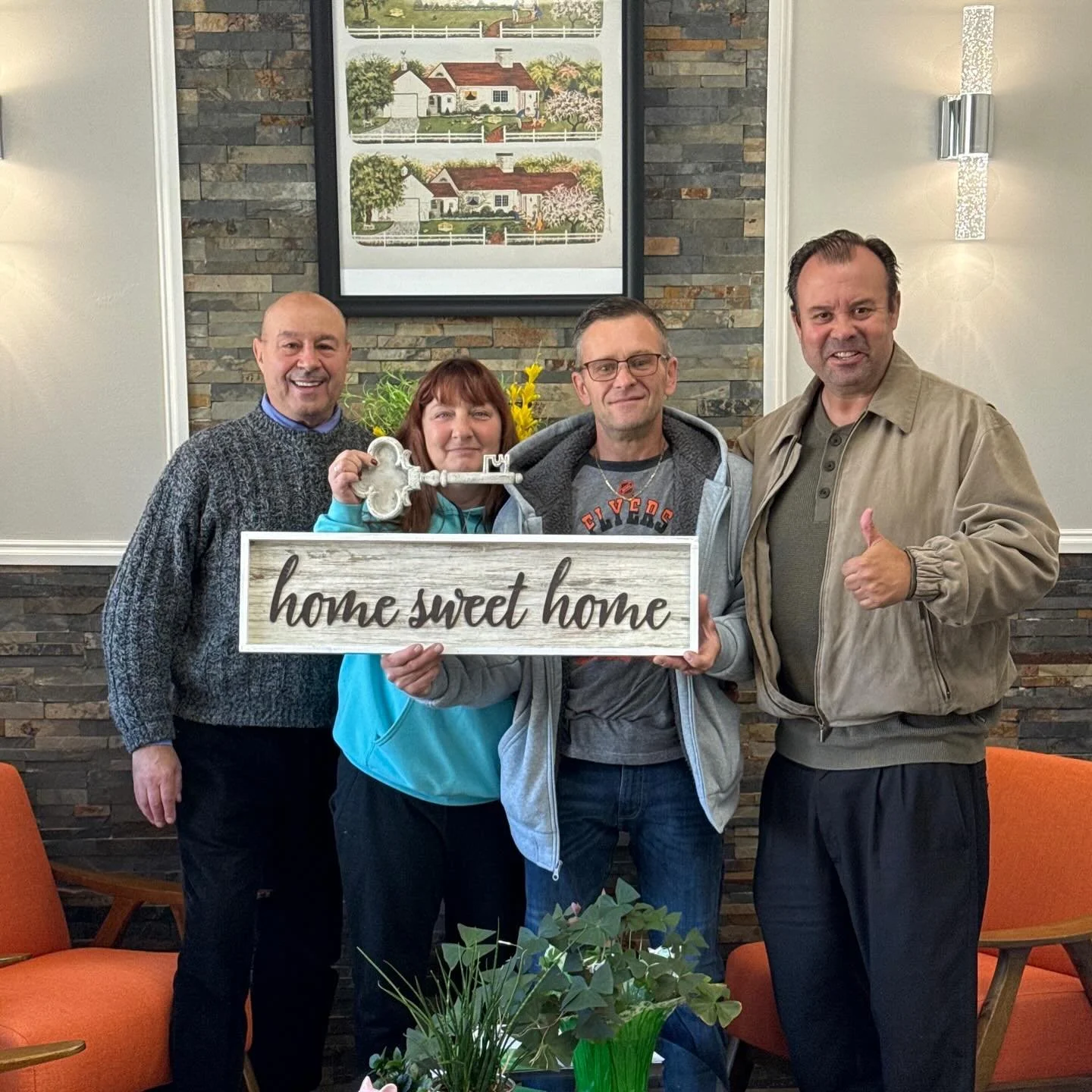 Congrats to  on their recent closing

Thanks to Martin from Absolute Home Mortgage for funding the deal. 

Brokering Office: Keller Williams Cherry Hill
Brokered by: George Denney
Office phone: 856-321-1212 

@kellerwilliamscherryhill