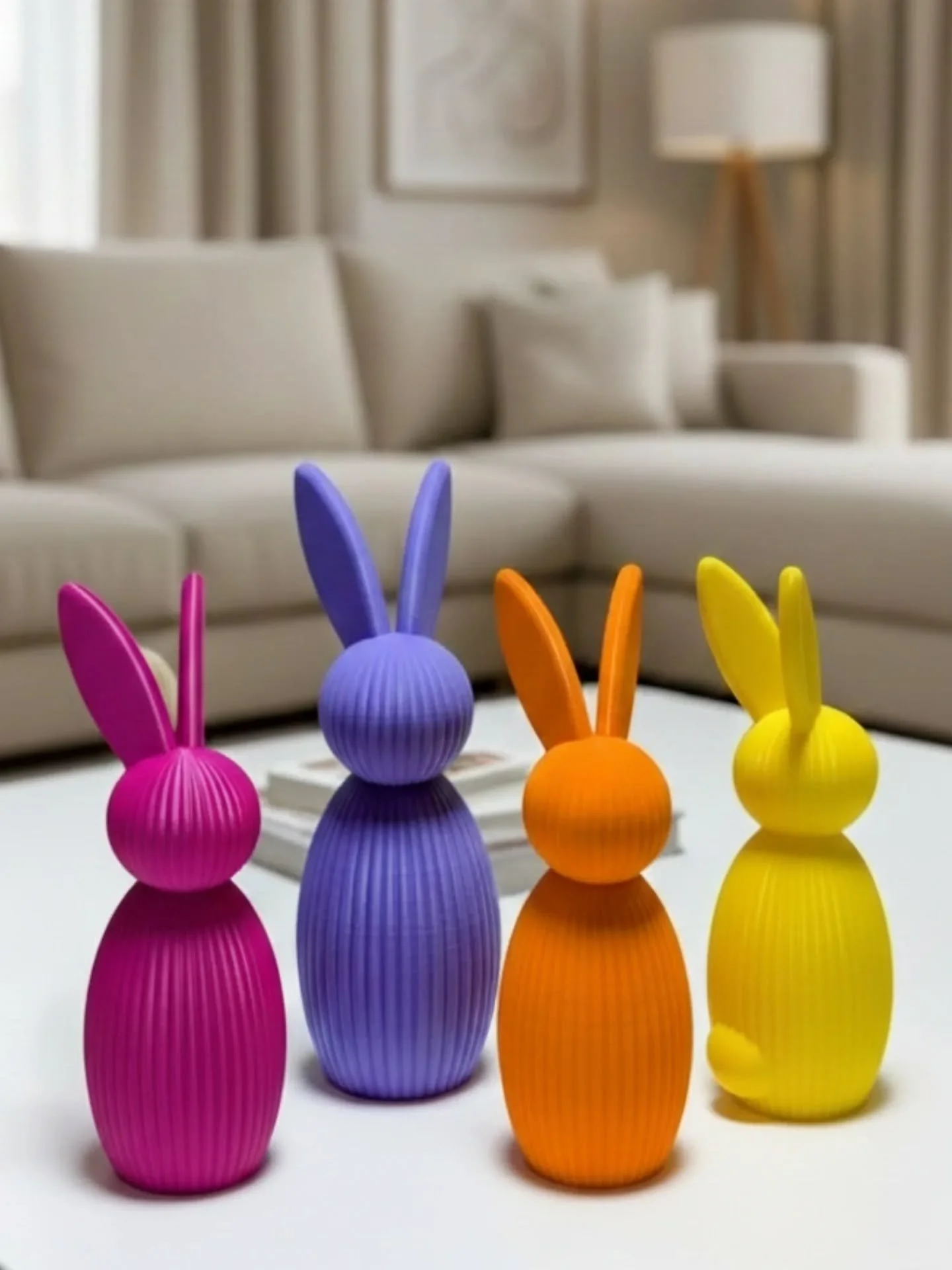 Bringe  moderne &Auml;sthetik in dein Zuhause. Unsere 3D-gedruckten Hasen-Figuren vereinen minimalistisches Design mit einer faszinierenden Oberfl&auml;chenstruktur. Die vertikalen Rillen sorgen f&uuml;r ein edles Lichtspiel und machen die Figuren zu