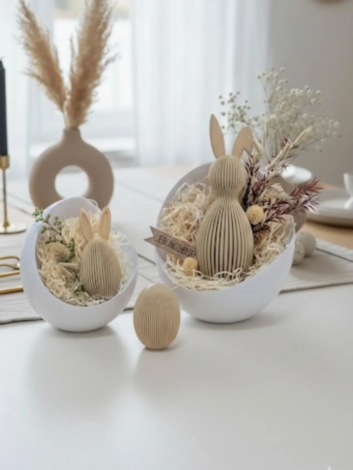 Moderne Deko-Eier im Waffel-Design &ndash; Stilvolle Osternest-Alternative

Bringe modernes Design in deine Osterdekoration! Unsere einzigartigen Dekoschalen in Eiform vereinen innovative Fertigungstechnik mit gem&uuml;tlicher &Auml;sthetik. Durch da