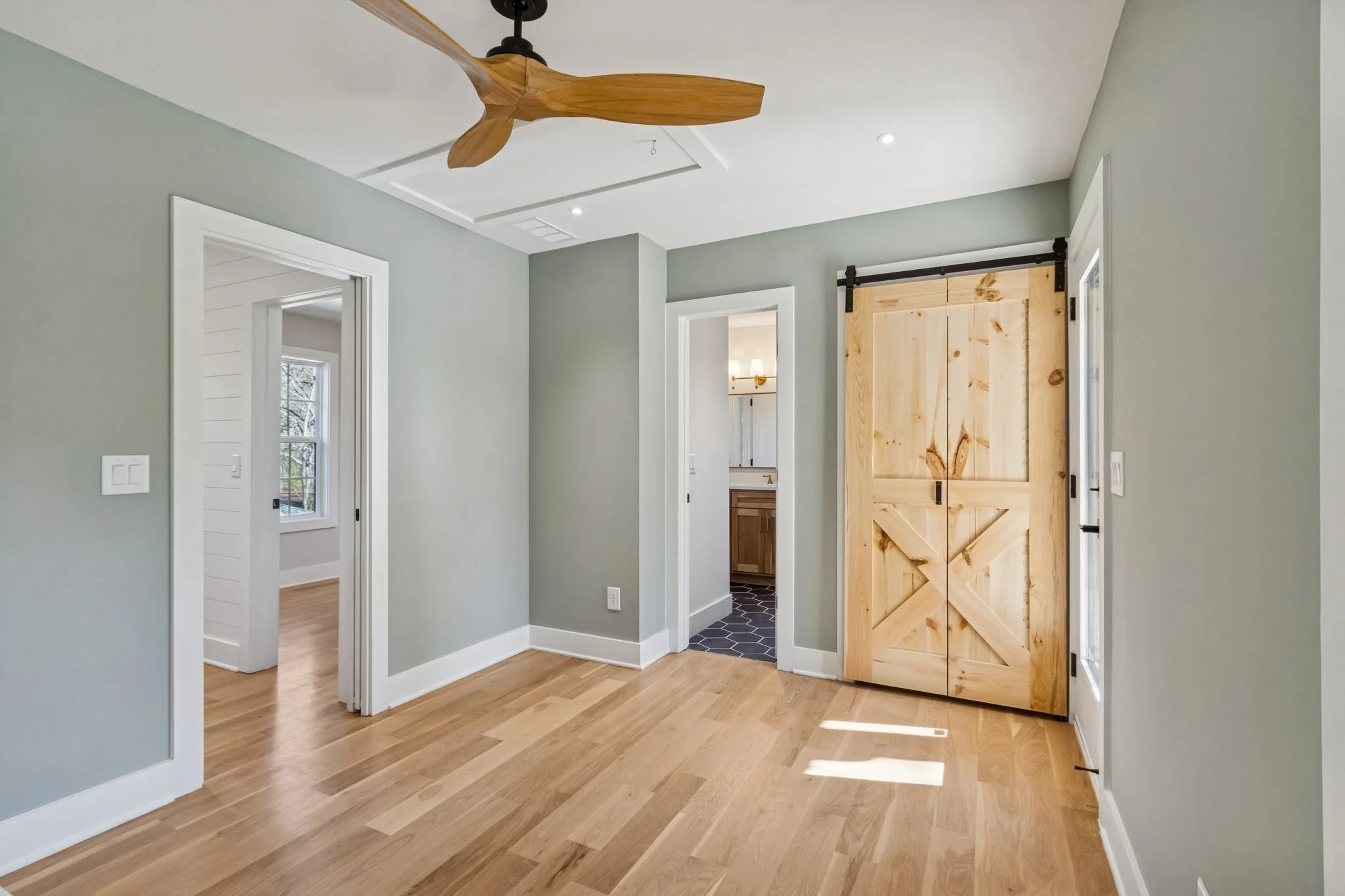 16-web-or-mls-1320 Harvard Rd-3.JPG