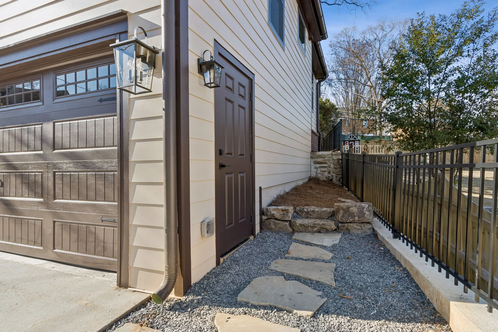 3-web-or-mls-1320 Harvard Rd-40.JPG