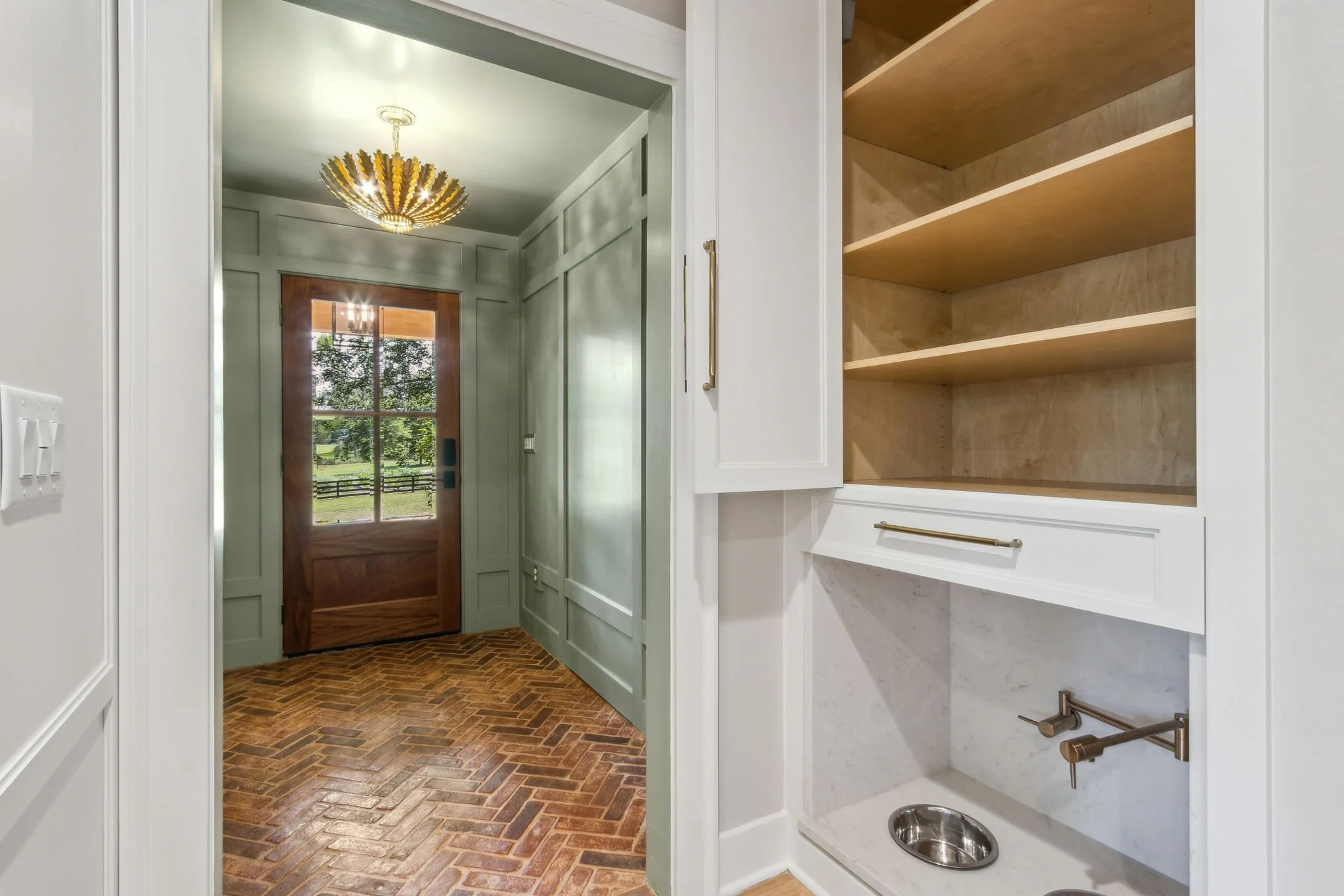 82-web-or-mls-4876 Newton Dr-31.jpg