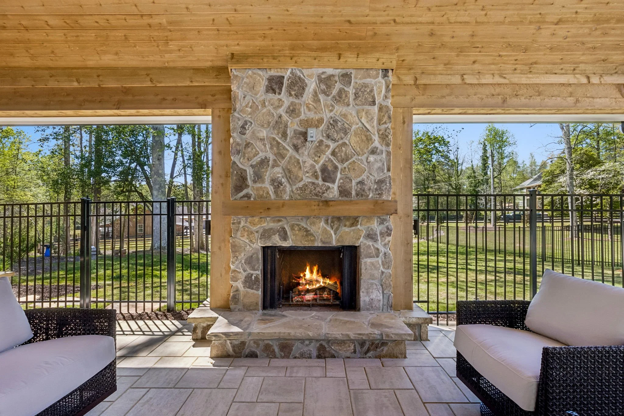 17-web-or-mls-4876 Newton Dr-17.JPG