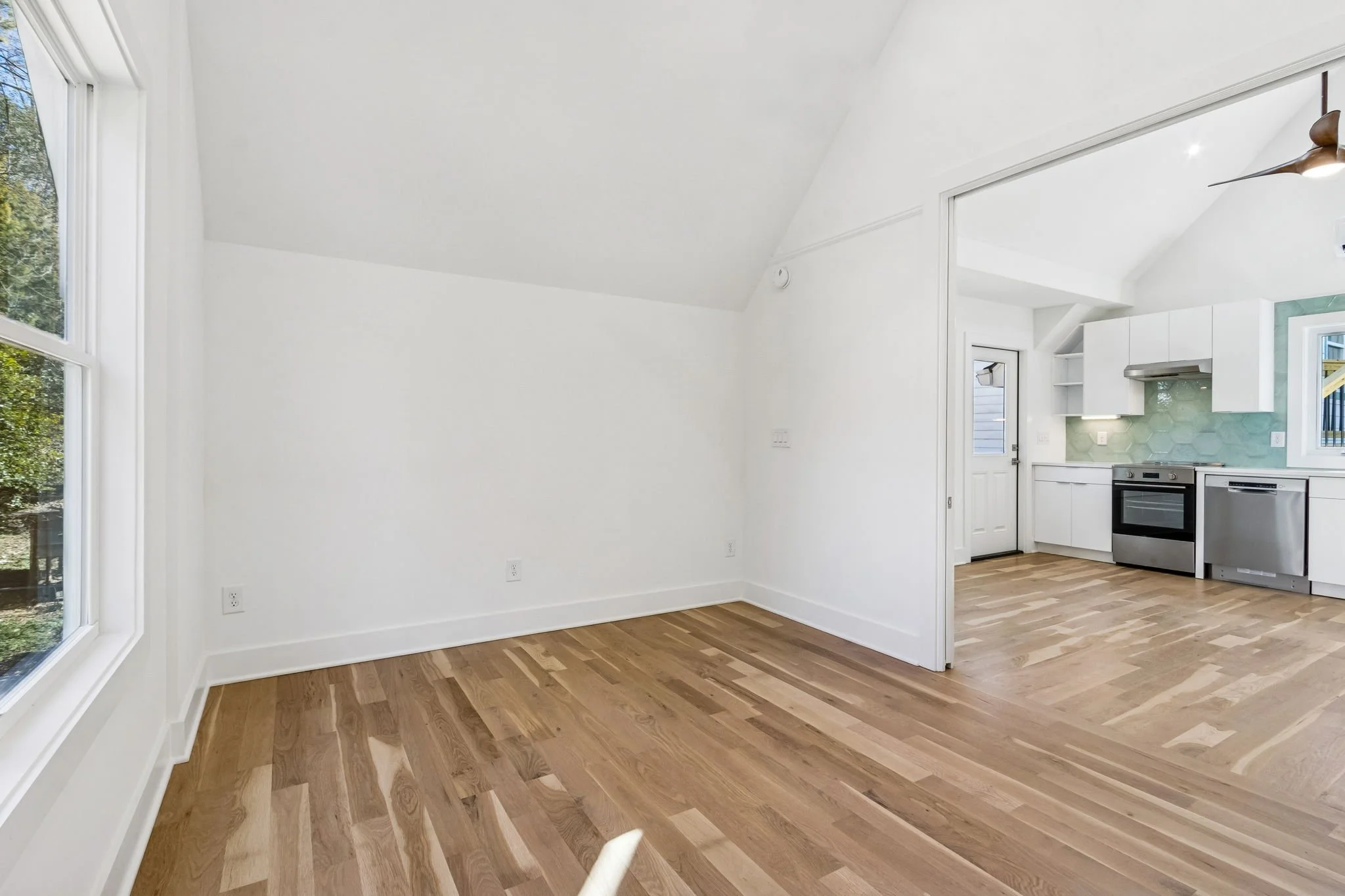 33-web-or-mls-127 Clarion Ave-33.JPG
